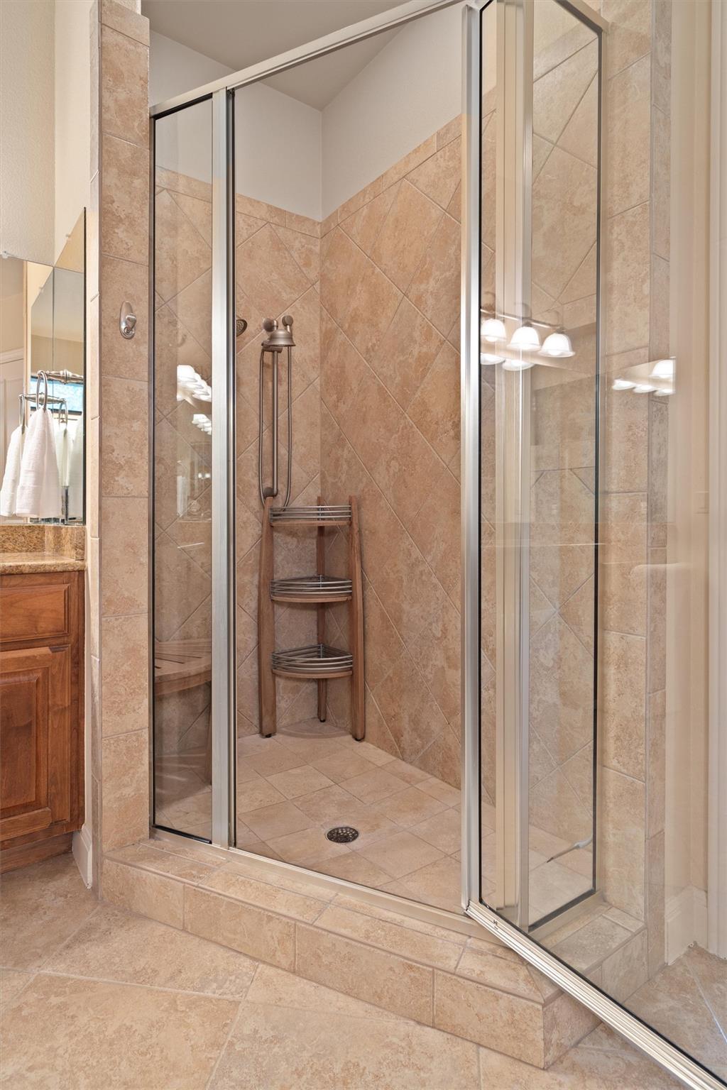 17109 Northlake Hills Dr, Jonestown, TX 78645