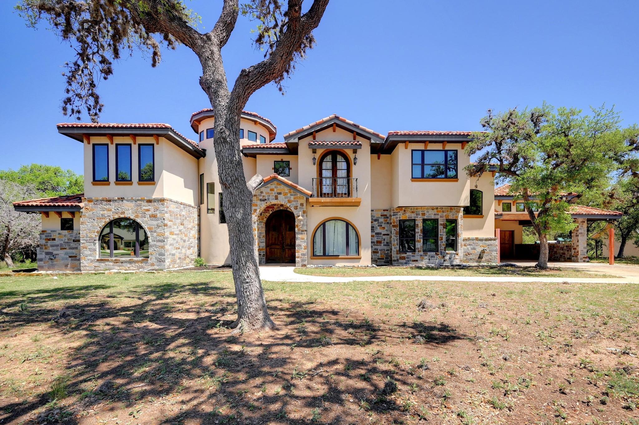 200 SKIPPIN STONE Ln, Concan, TX 78801
