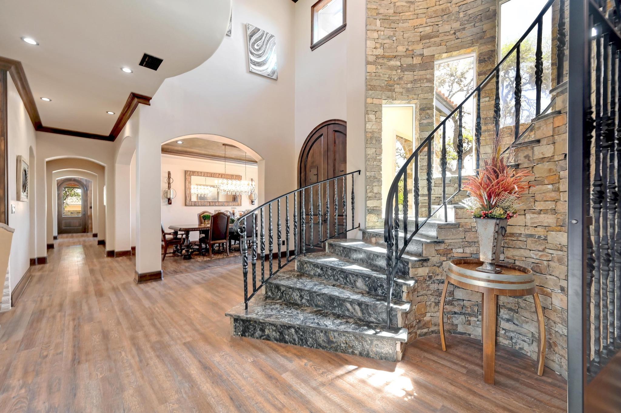 200 SKIPPIN STONE Ln, Concan, TX 78801