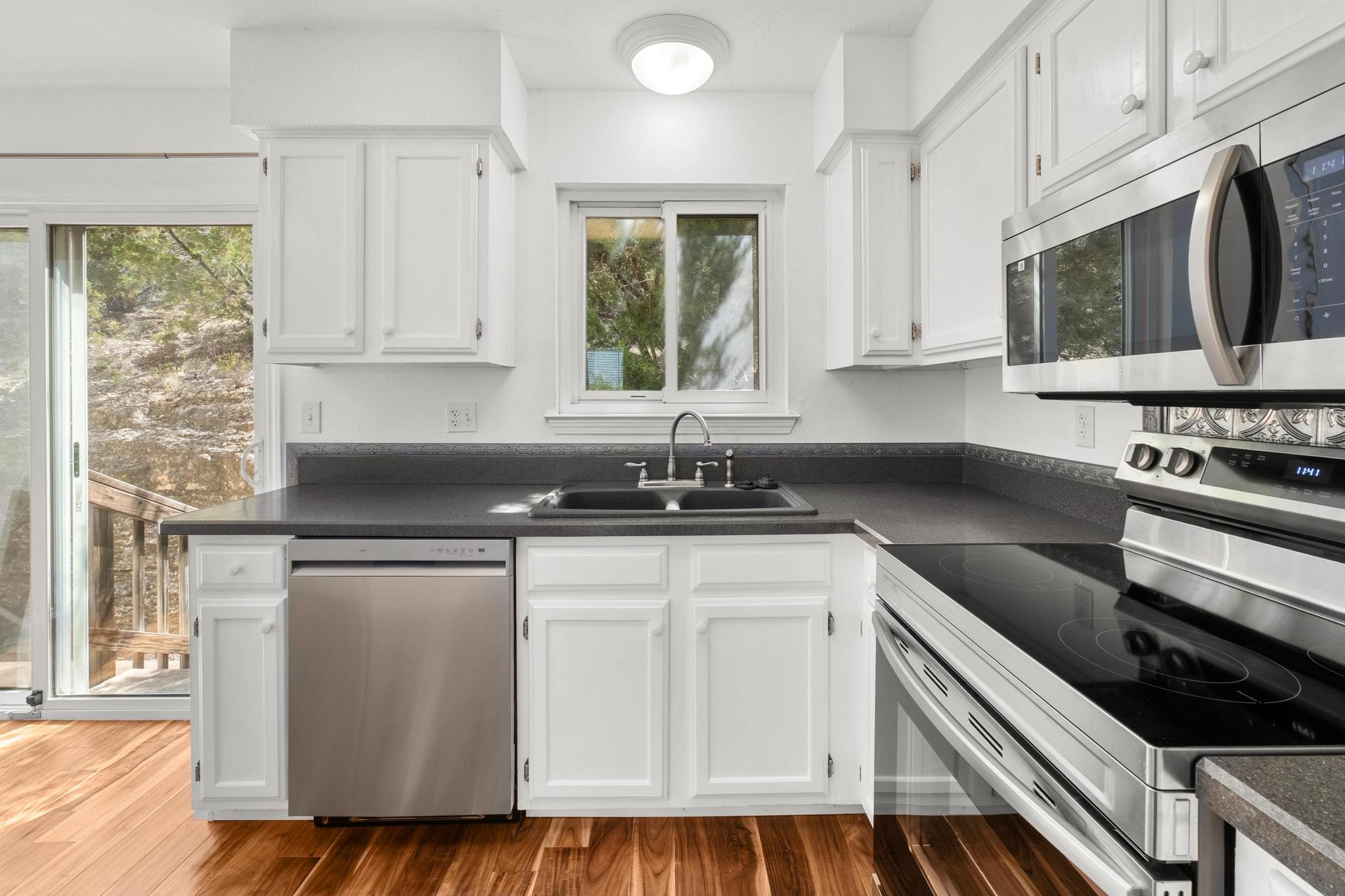 21459 Coyote Trl # B4, Lago Vista, TX 78645