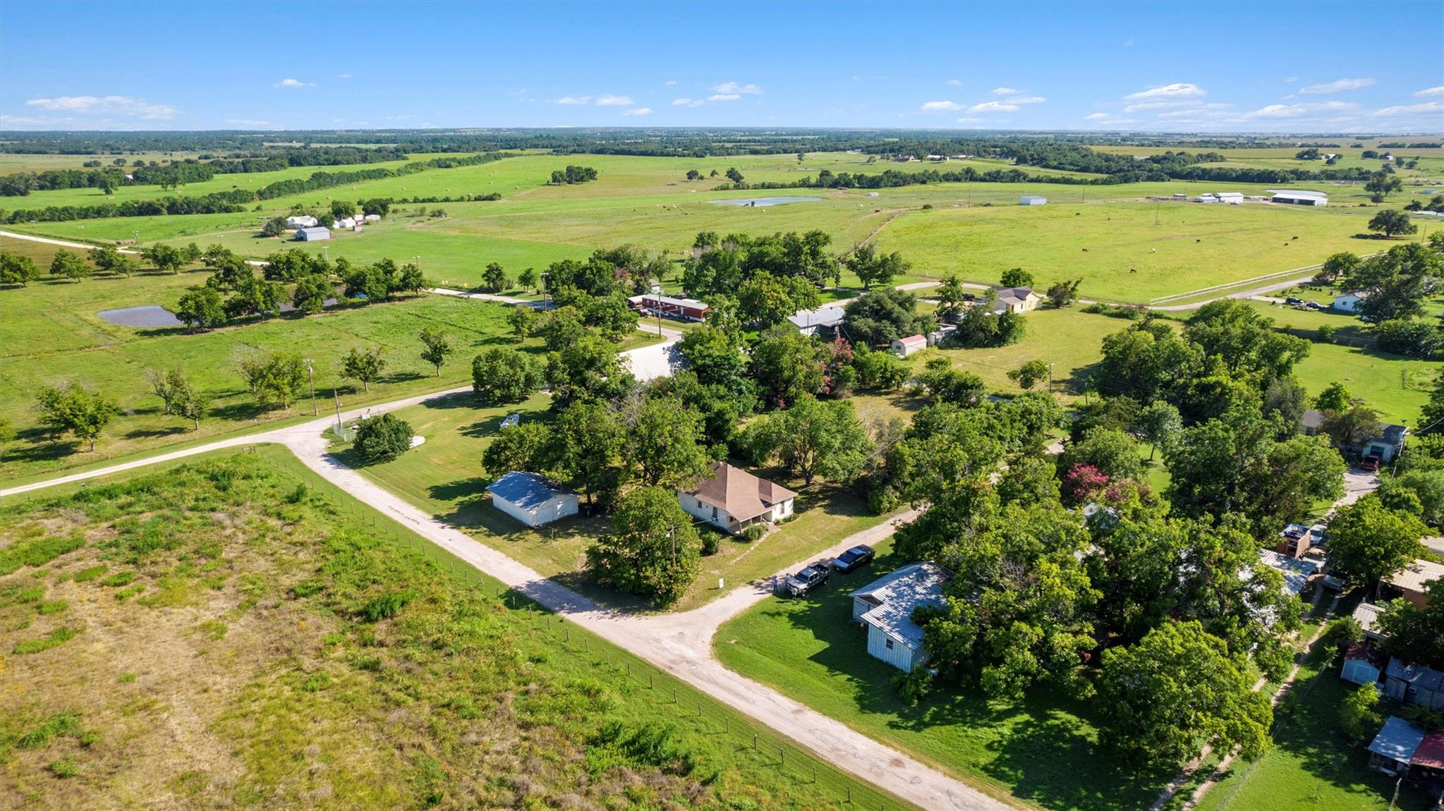 1104 E Umlang St, Thorndale, TX 76577