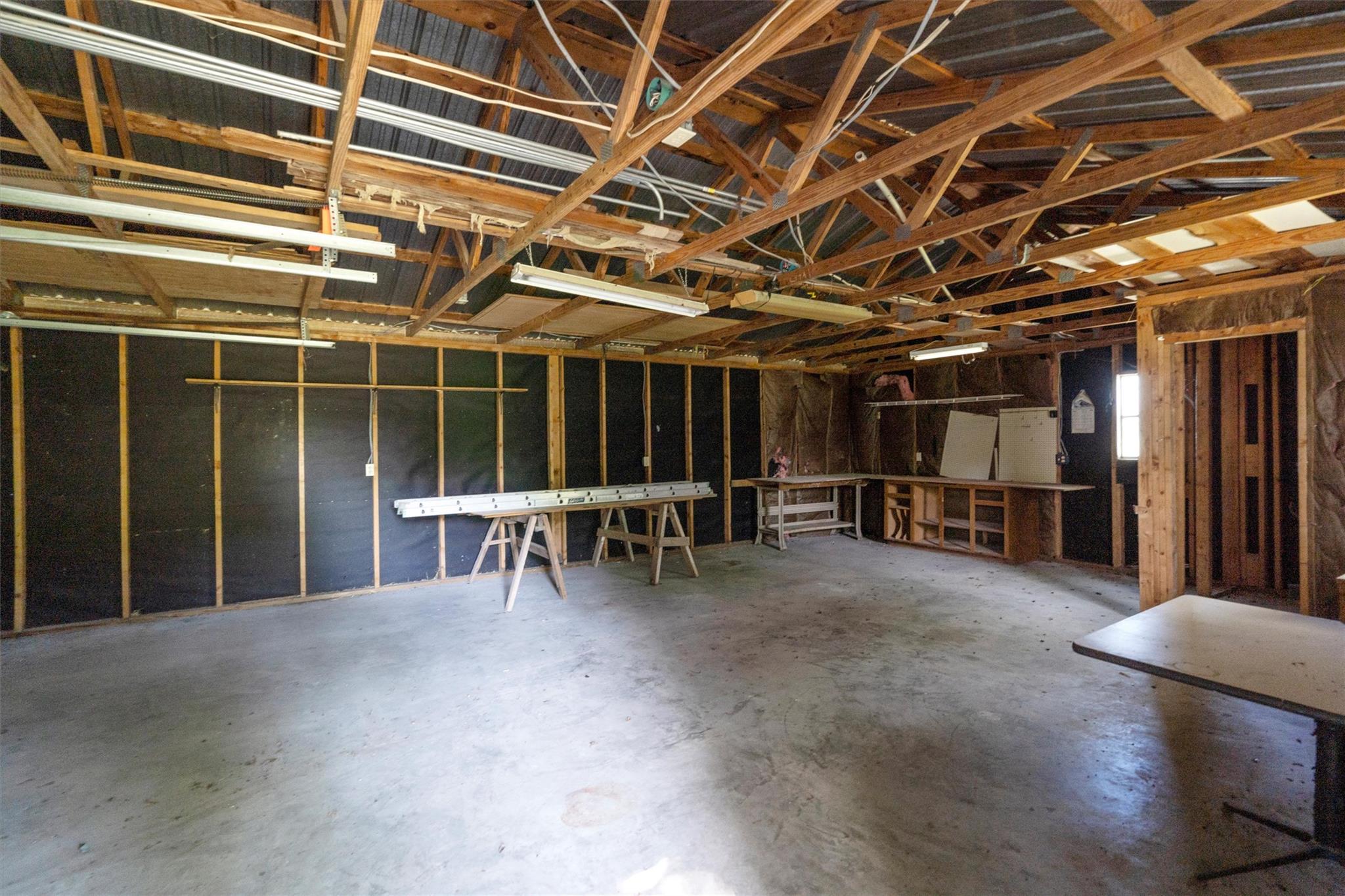 1104 E Umlang St, Thorndale, TX 76577