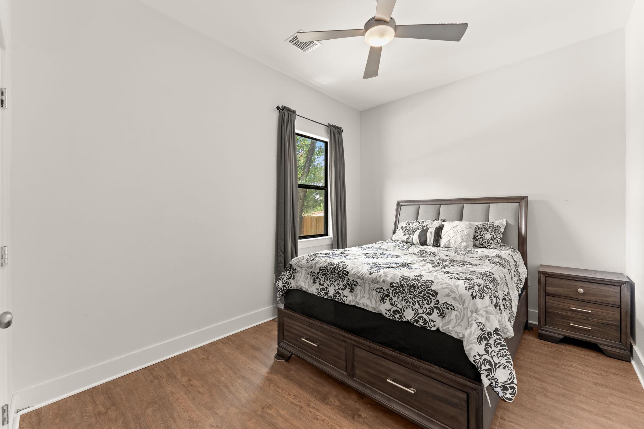 120 Meadowood Dr, Bastrop, TX 78602