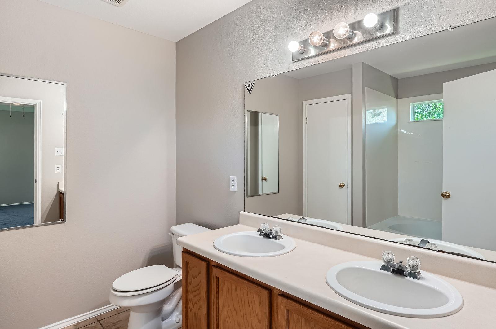 123 Remington Dr, Kyle, TX 78640