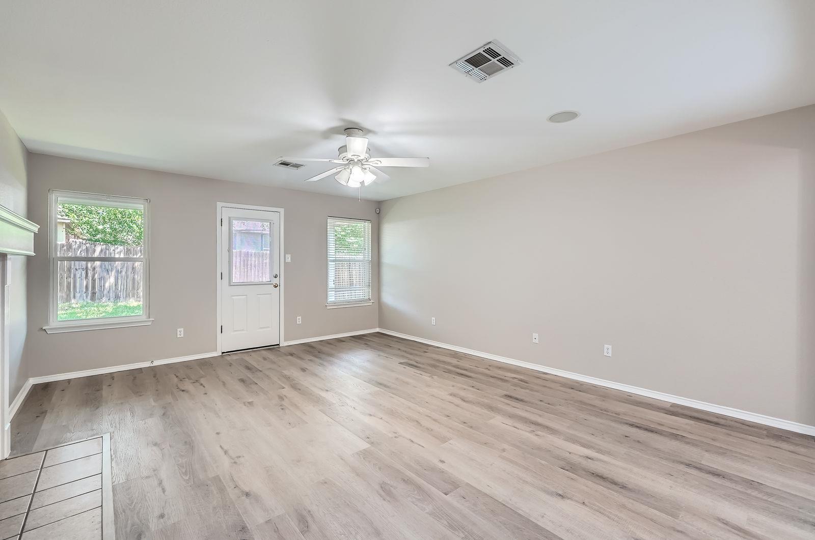 123 Remington Dr, Kyle, TX 78640
