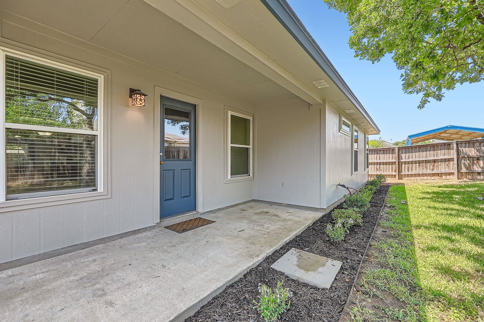 123 Remington Dr, Kyle, TX 78640