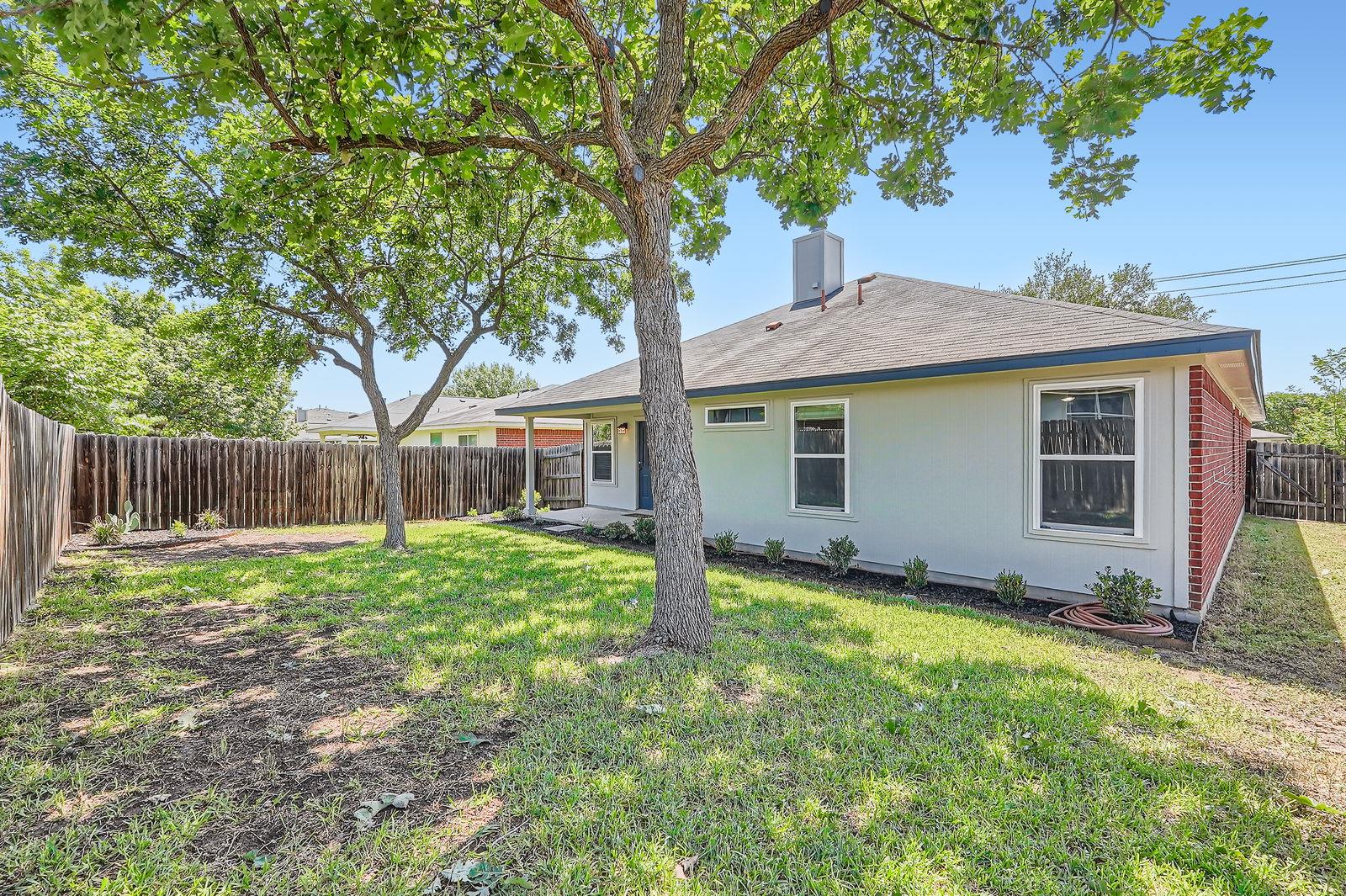 123 Remington Dr, Kyle, TX 78640
