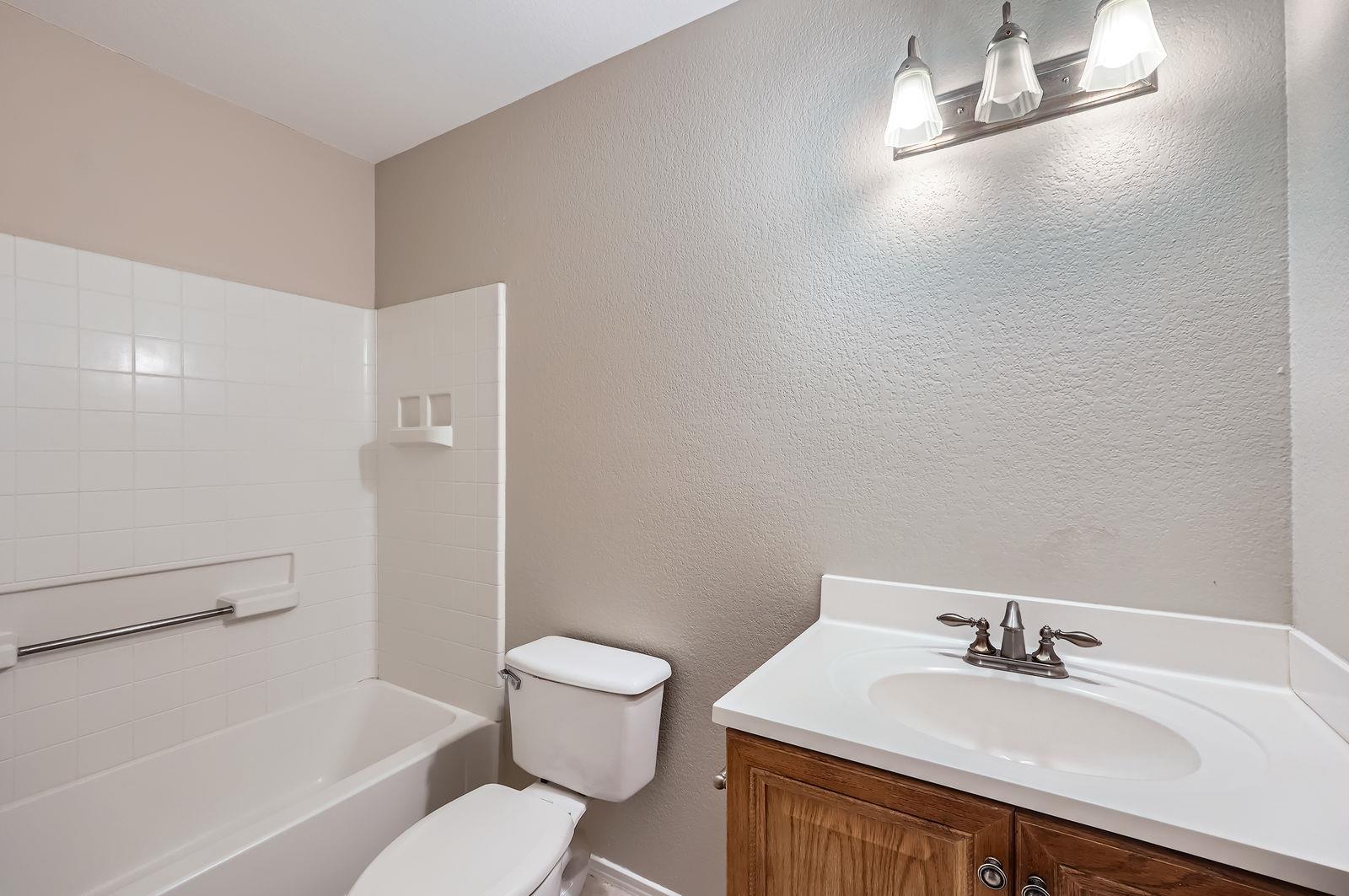 123 Remington Dr, Kyle, TX 78640