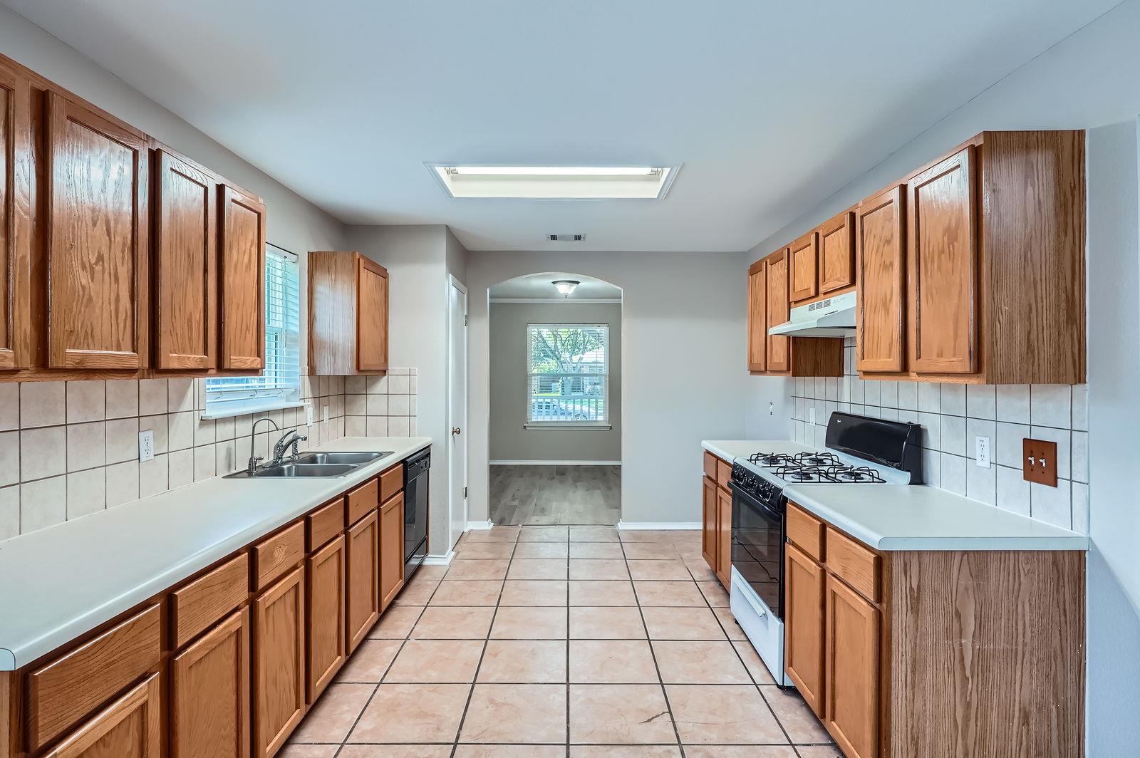 123 Remington Dr, Kyle, TX 78640