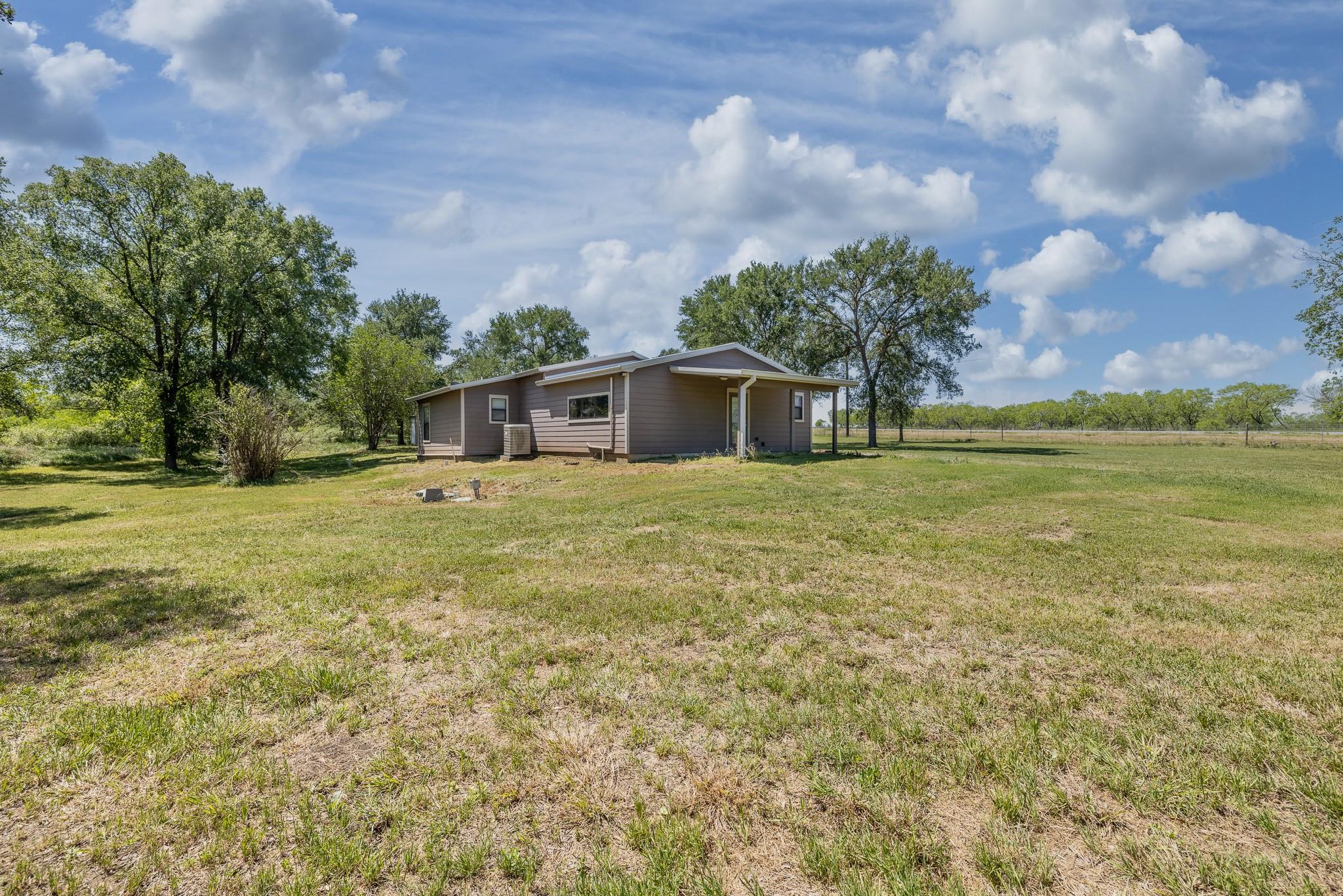1229 State Highway 304 Highway, Gonzales, TX 78629
