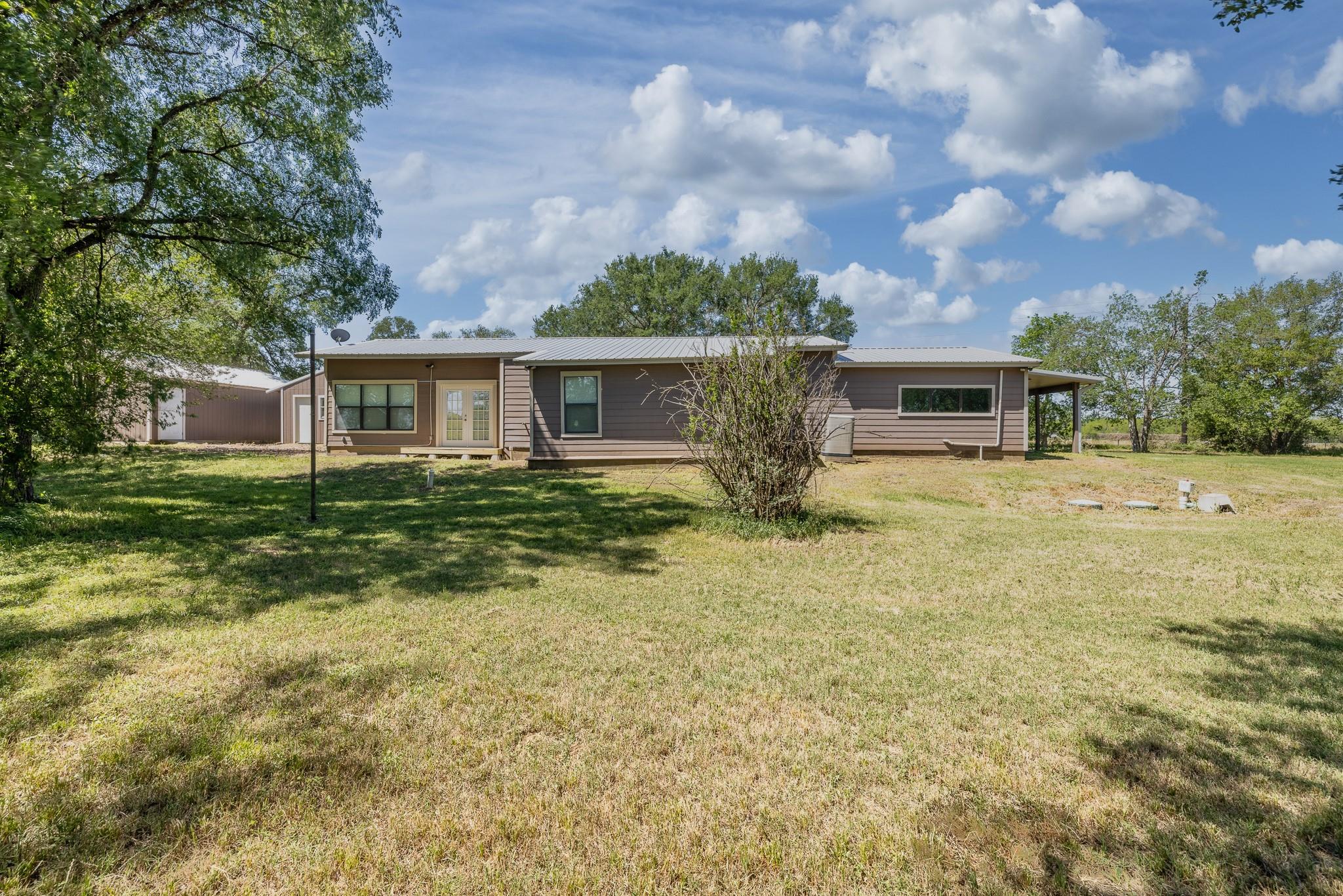 1229 State Highway 304 Highway, Gonzales, TX 78629