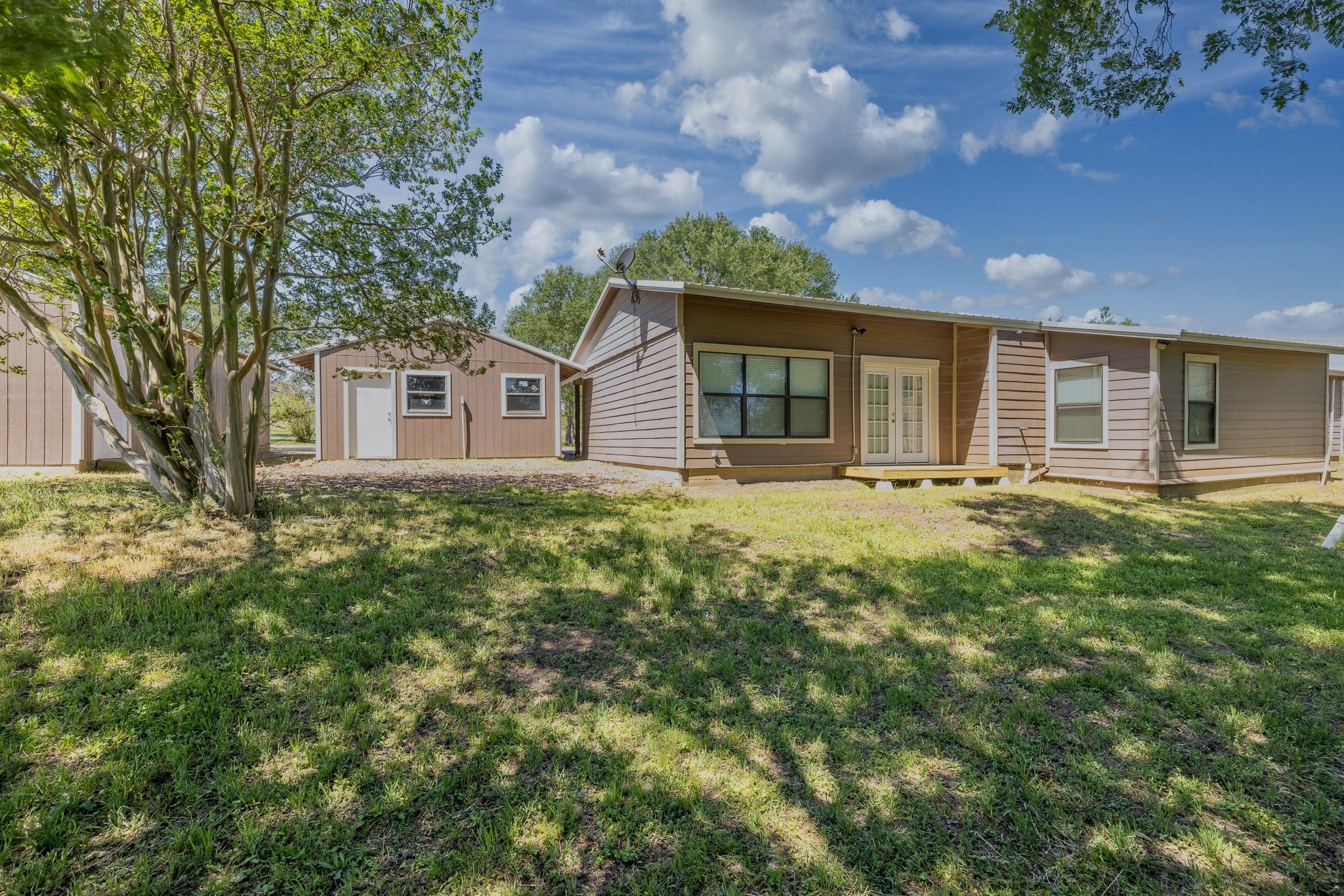 1229 State Highway 304 Highway, Gonzales, TX 78629