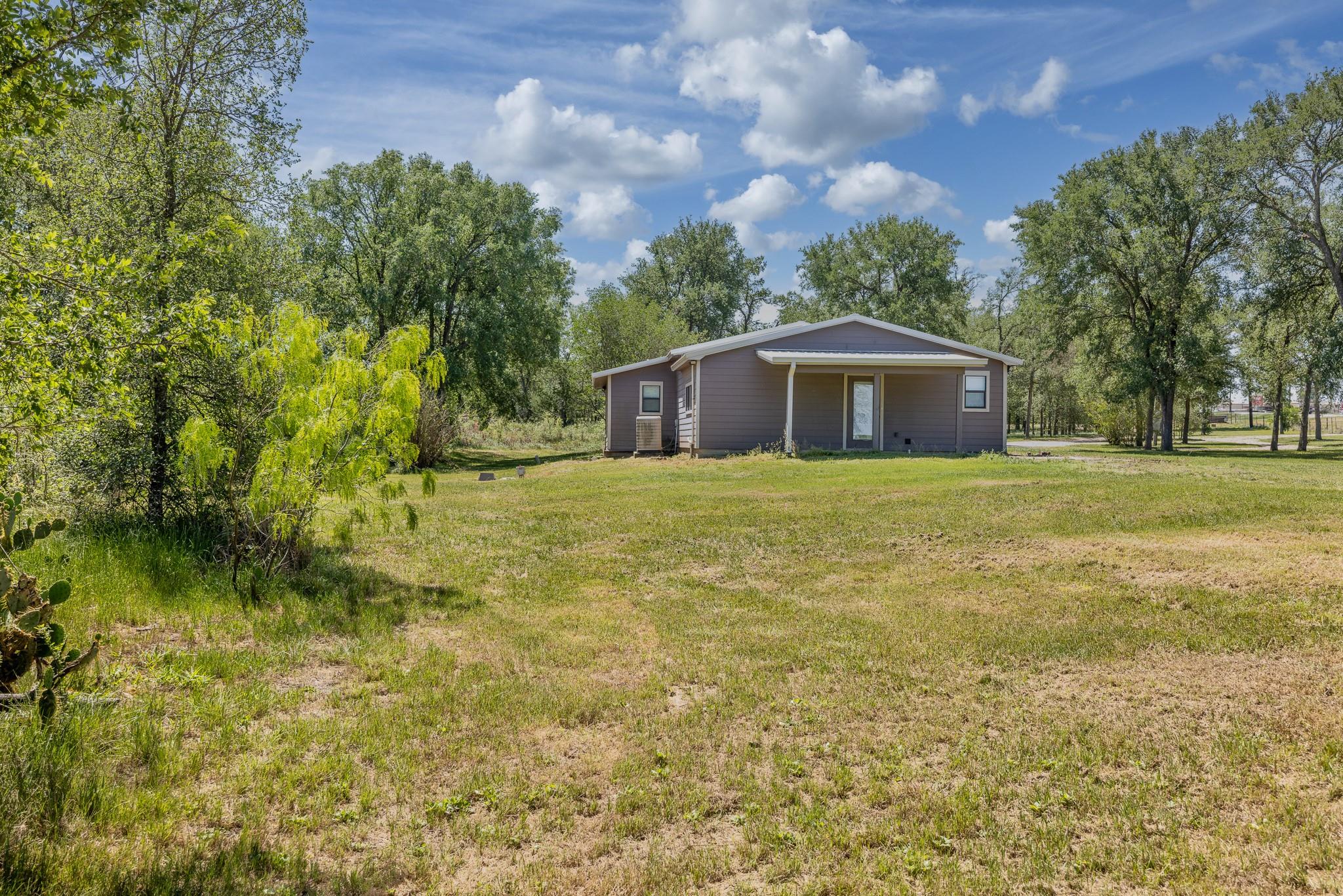 1229 State Highway 304 Highway, Gonzales, TX 78629