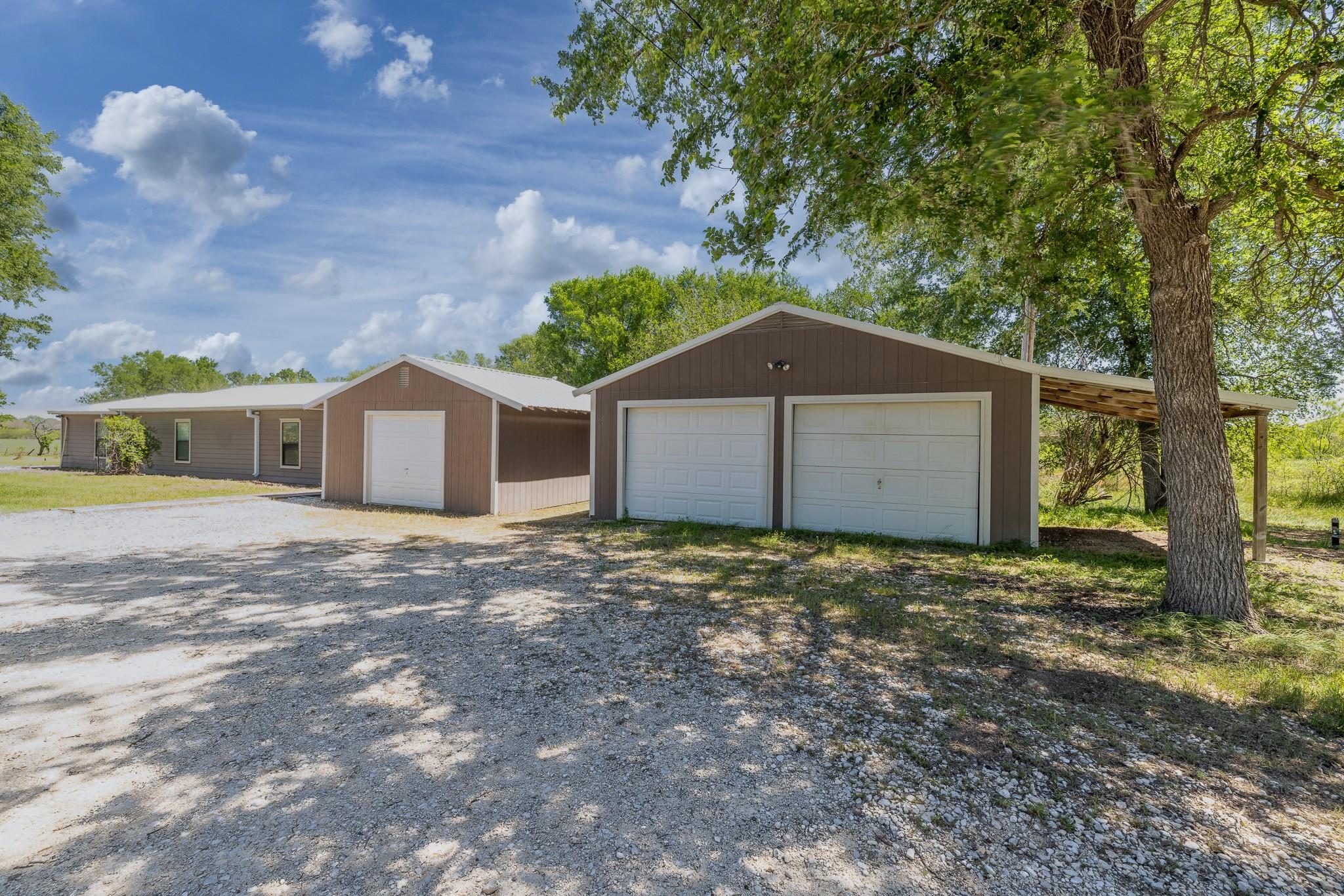 1229 State Highway 304 Highway, Gonzales, TX 78629