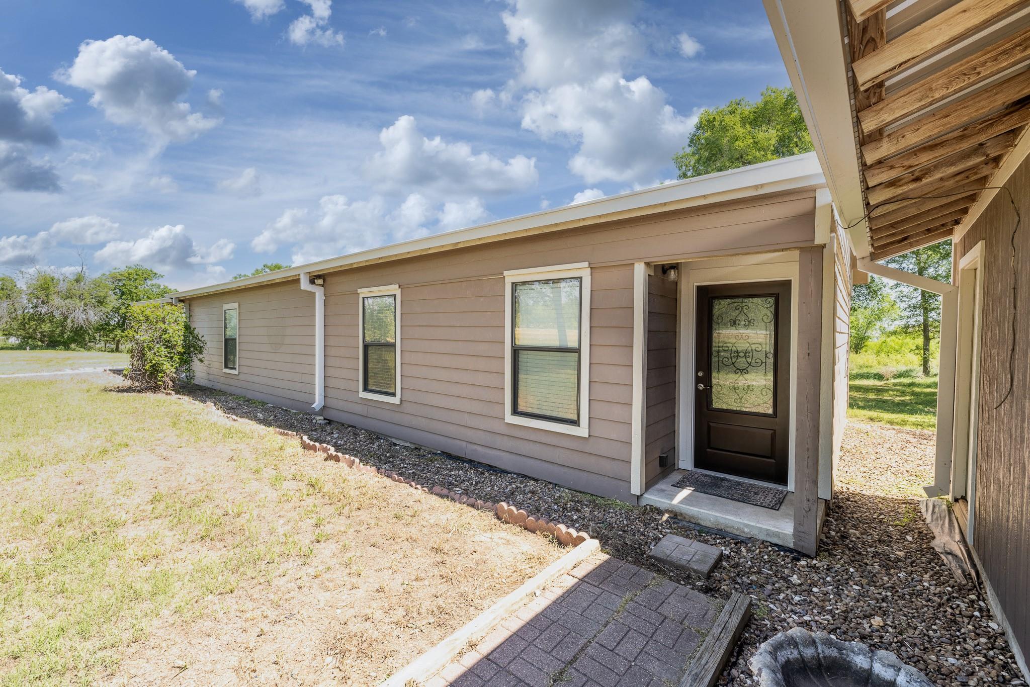 1229 State Highway 304 Highway, Gonzales, TX 78629