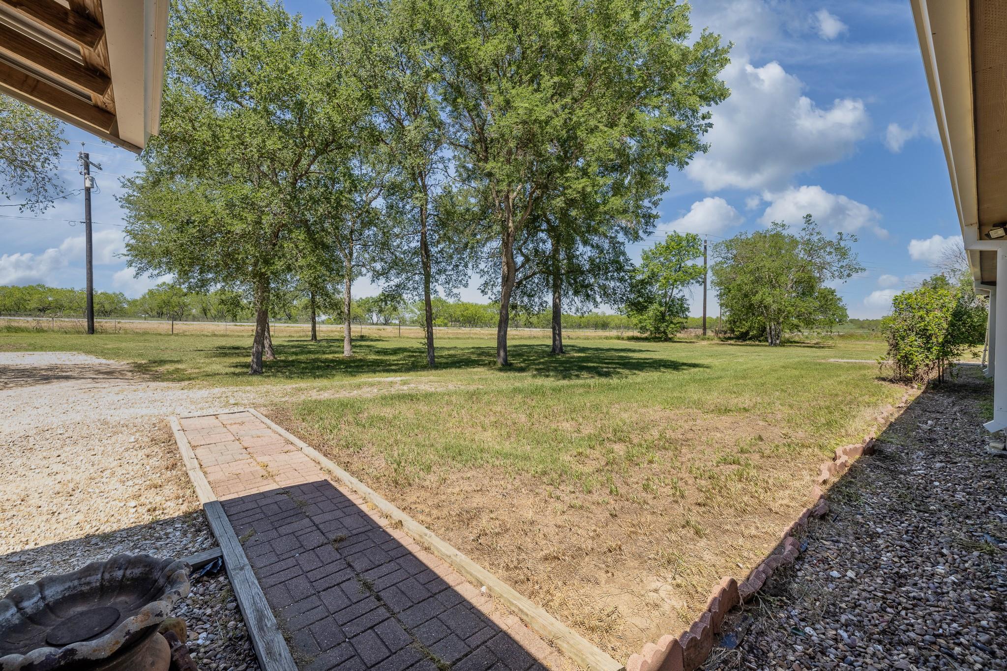 1229 State Highway 304 Highway, Gonzales, TX 78629