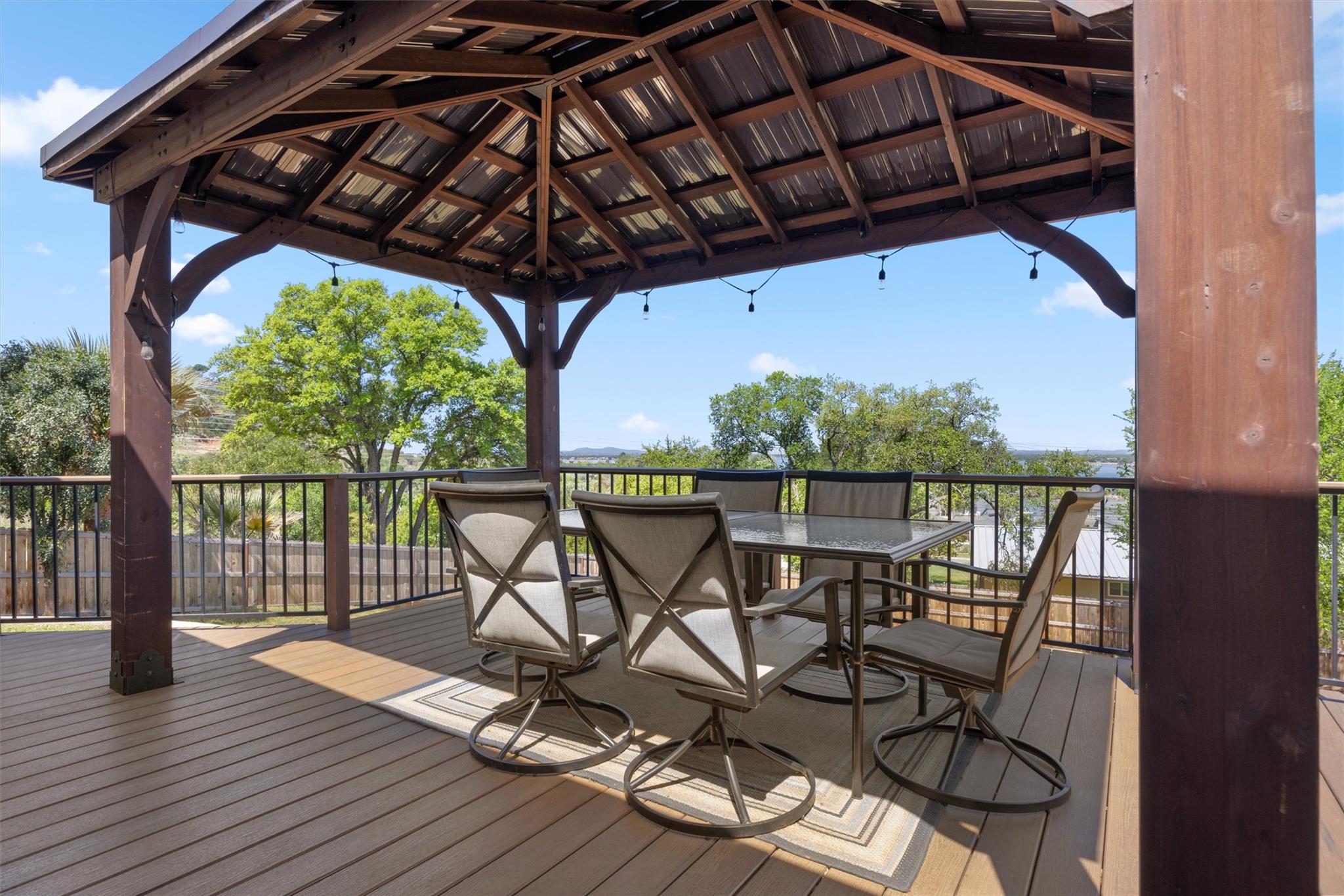 104 Kings Way Dr, Cottonwood Shores, TX 78657