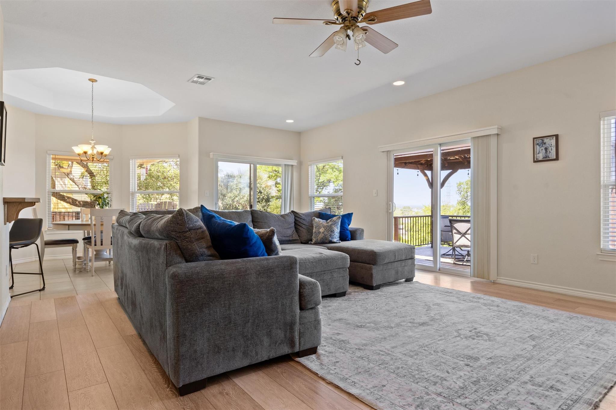 104 Kings Way Dr, Cottonwood Shores, TX 78657