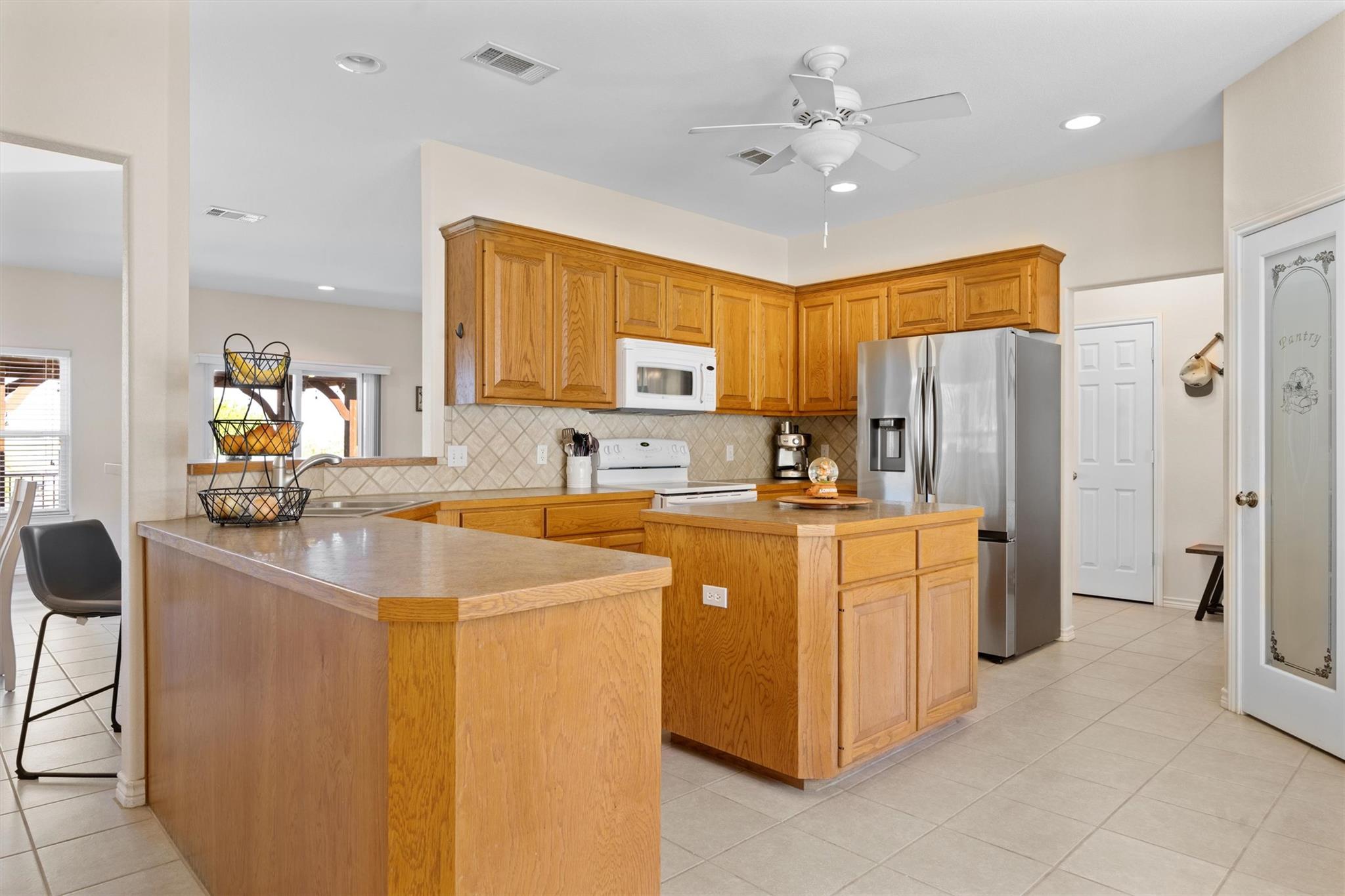 104 Kings Way Dr, Cottonwood Shores, TX 78657