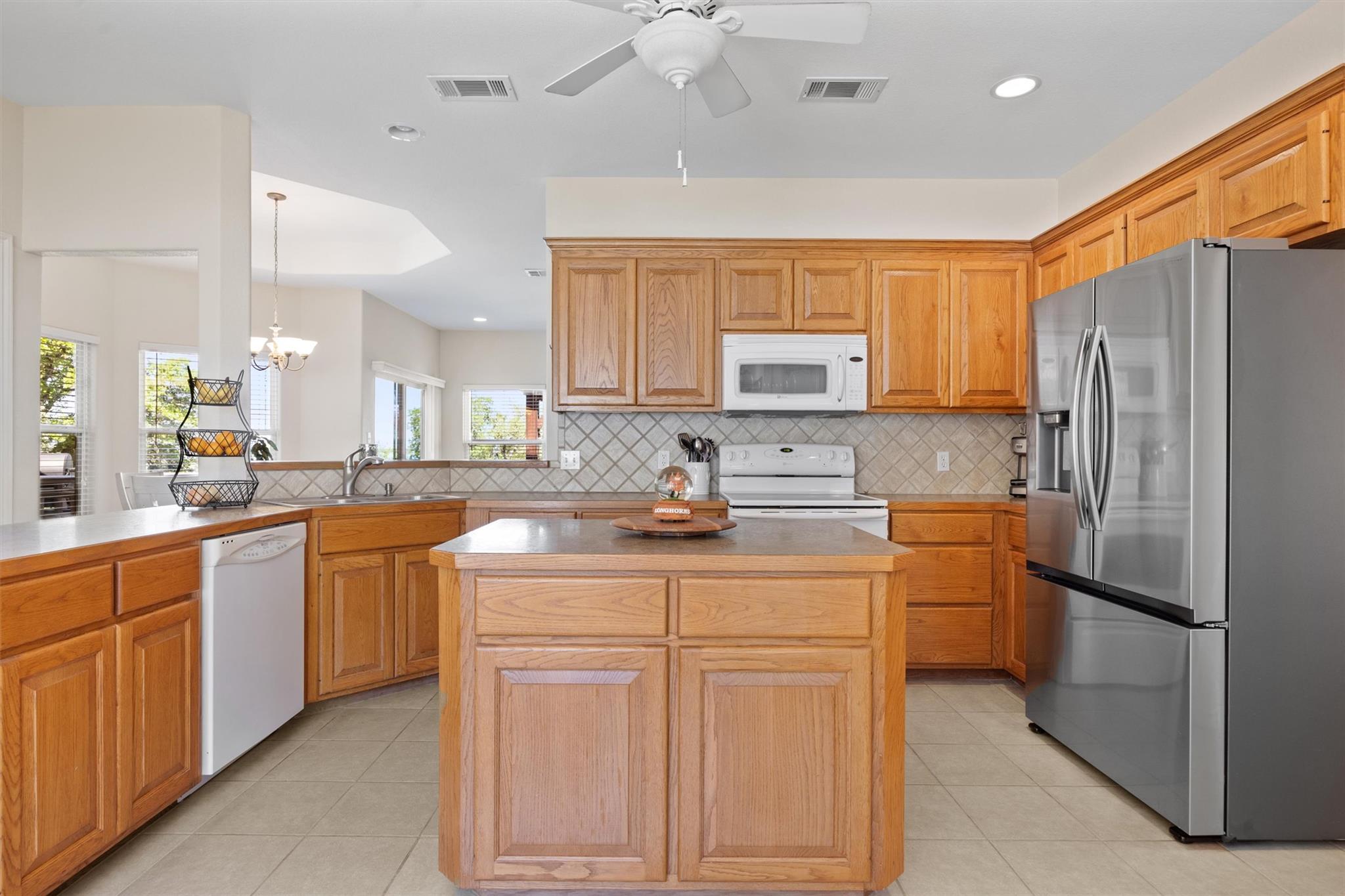 104 Kings Way Dr, Cottonwood Shores, TX 78657