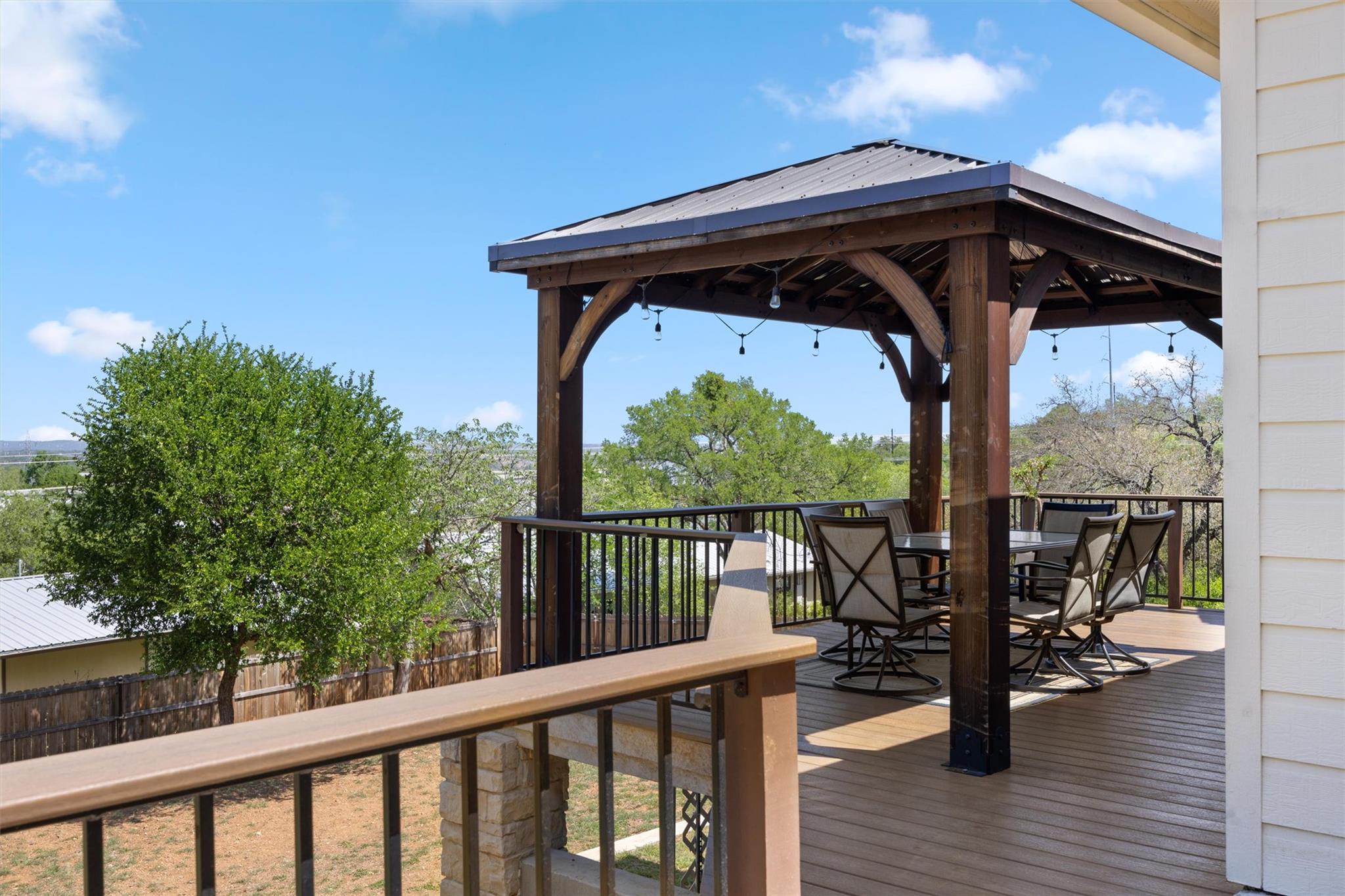 104 Kings Way Dr, Cottonwood Shores, TX 78657