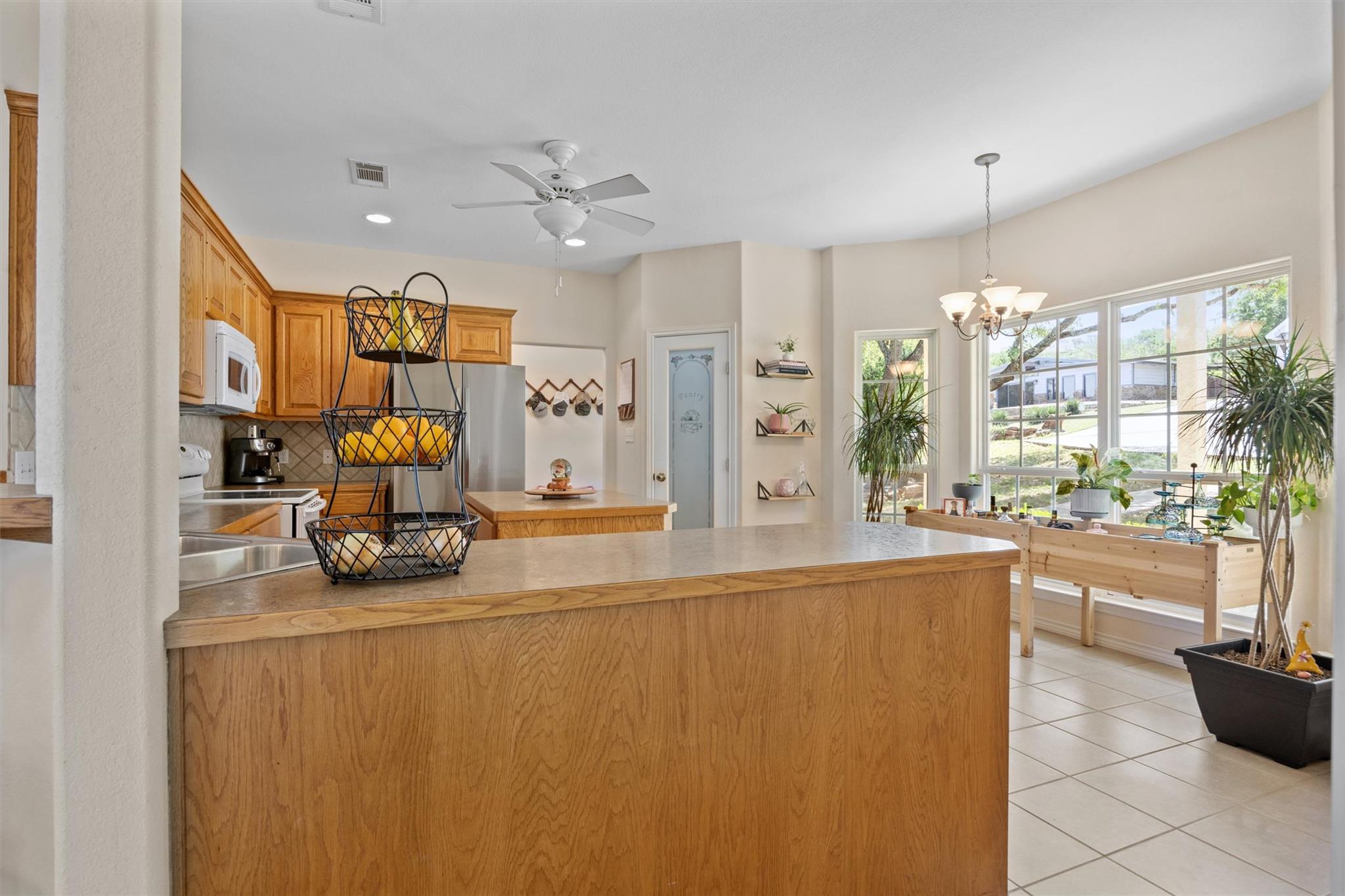 104 Kings Way Dr, Cottonwood Shores, TX 78657