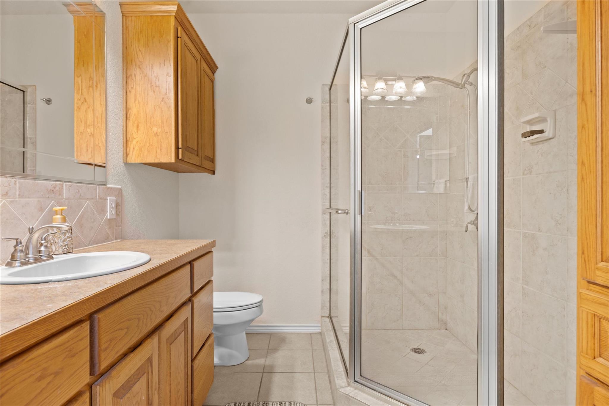 104 Kings Way Dr, Cottonwood Shores, TX 78657