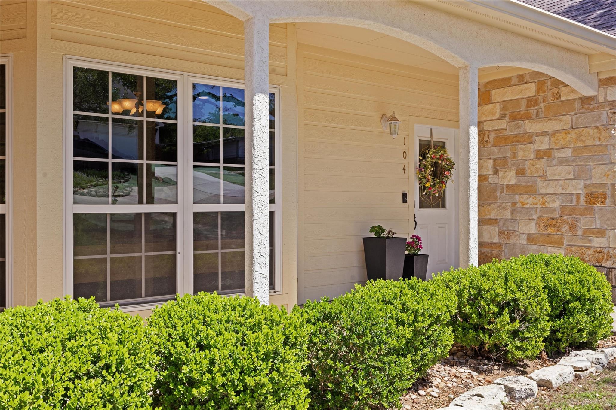 104 Kings Way Dr, Cottonwood Shores, TX 78657