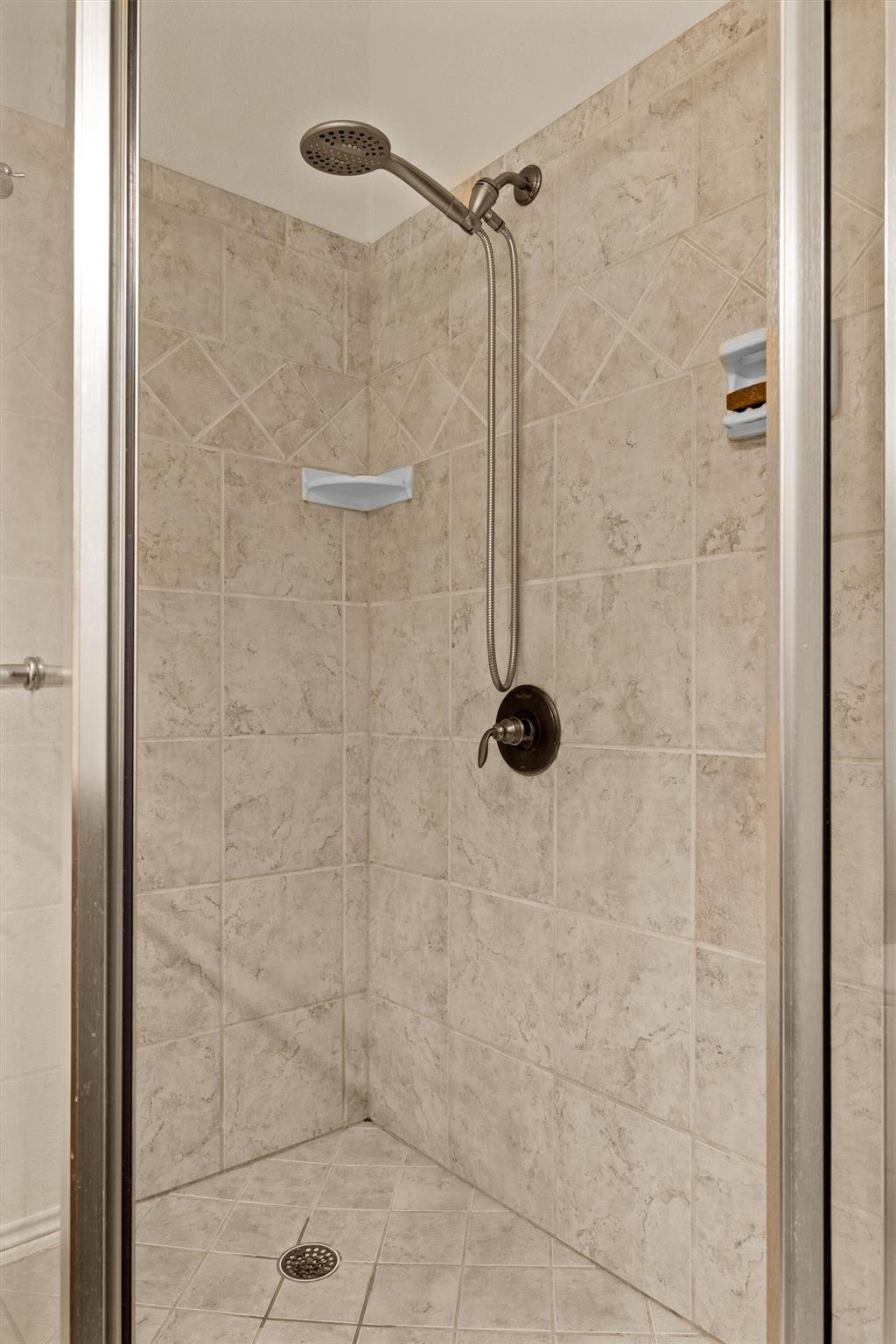 104 Kings Way Dr, Cottonwood Shores, TX 78657