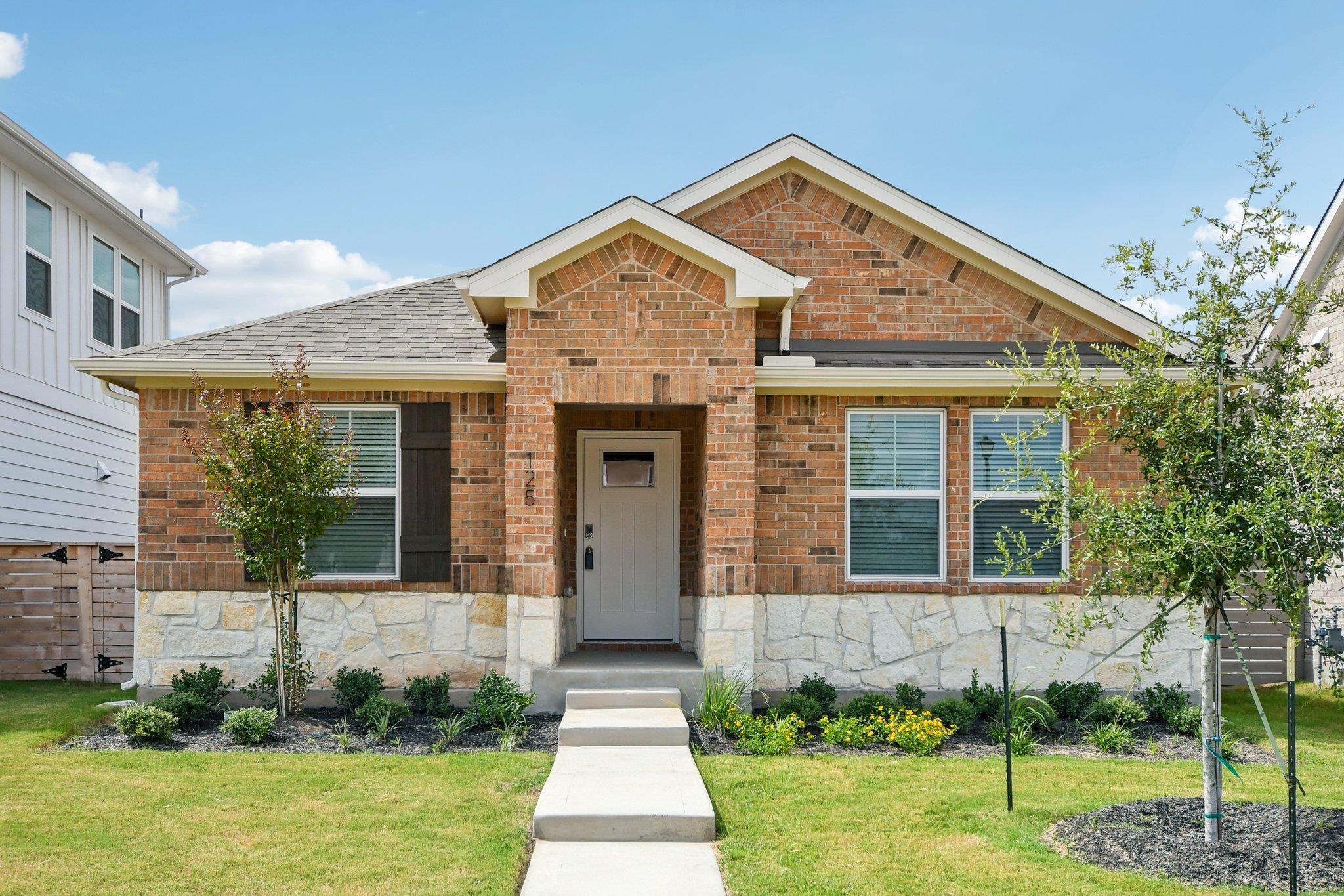 125 Zinnia Ln, Hutto, TX 78634