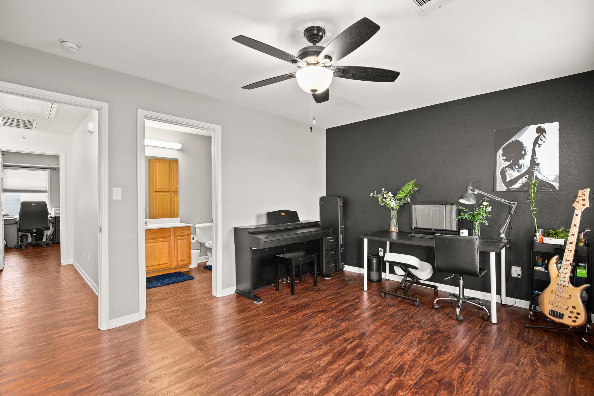 6900 E Riverside Dr # 17, Austin, TX 78741