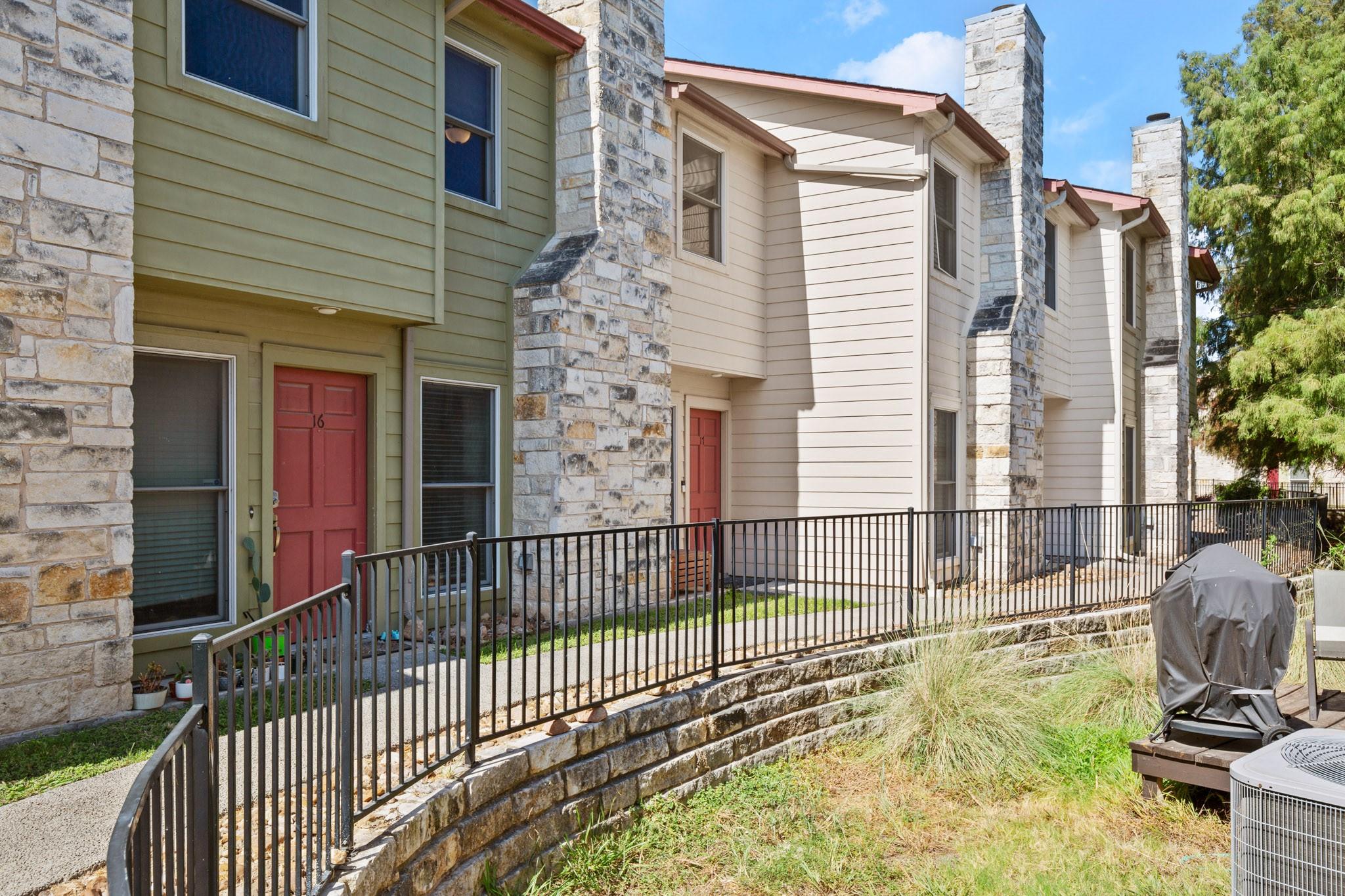 6900 E Riverside Dr # 17, Austin, TX 78741