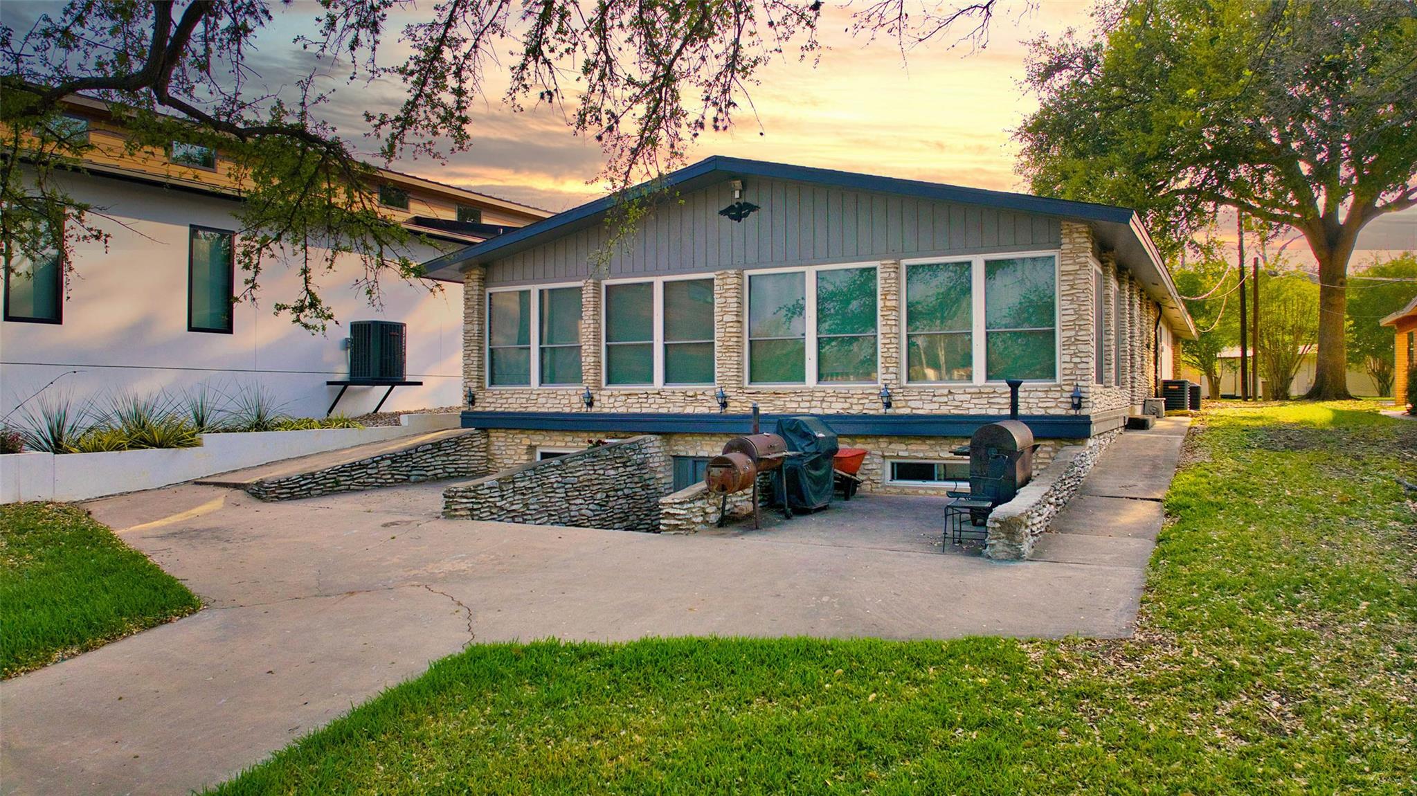 108 Riverside Dr, Kingsland, TX 78639