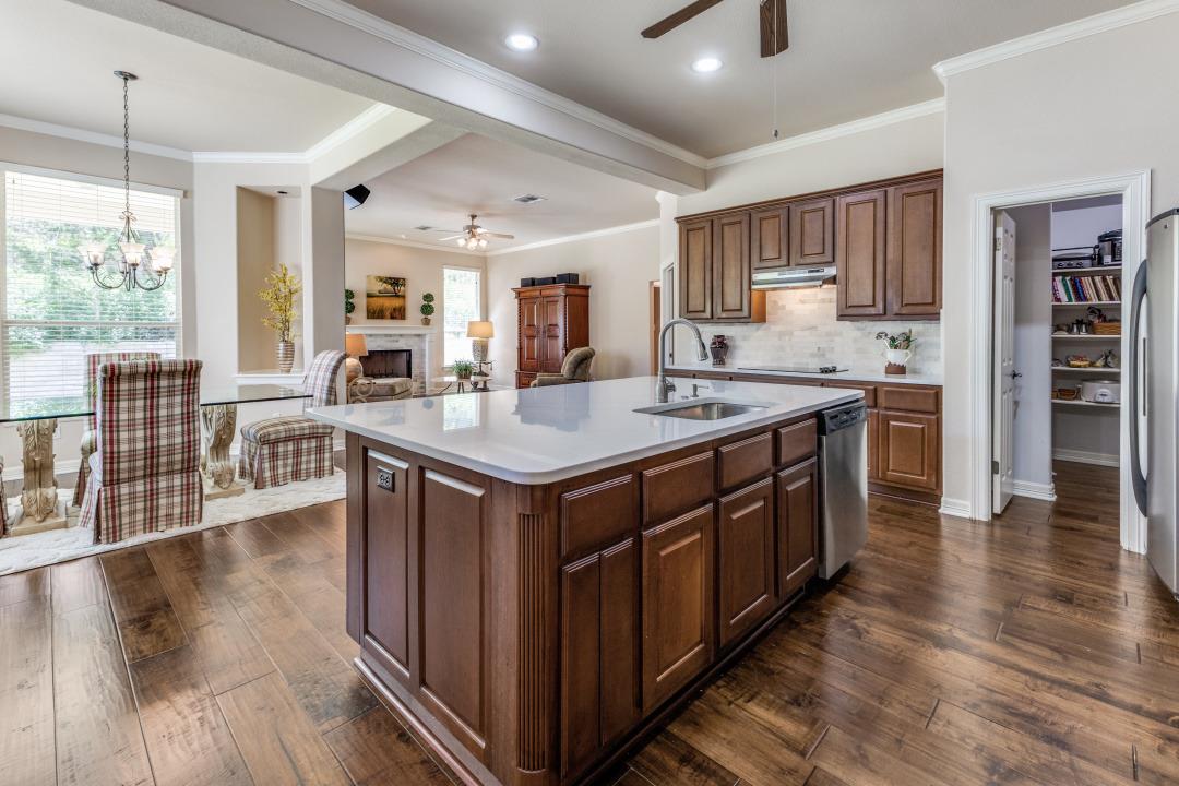 402 Palos Verdes Dr, Lakeway, TX 78734