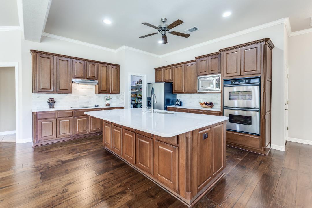 402 Palos Verdes Dr, Lakeway, TX 78734