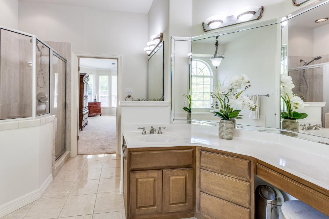 402 Palos Verdes Dr, Lakeway, TX 78734