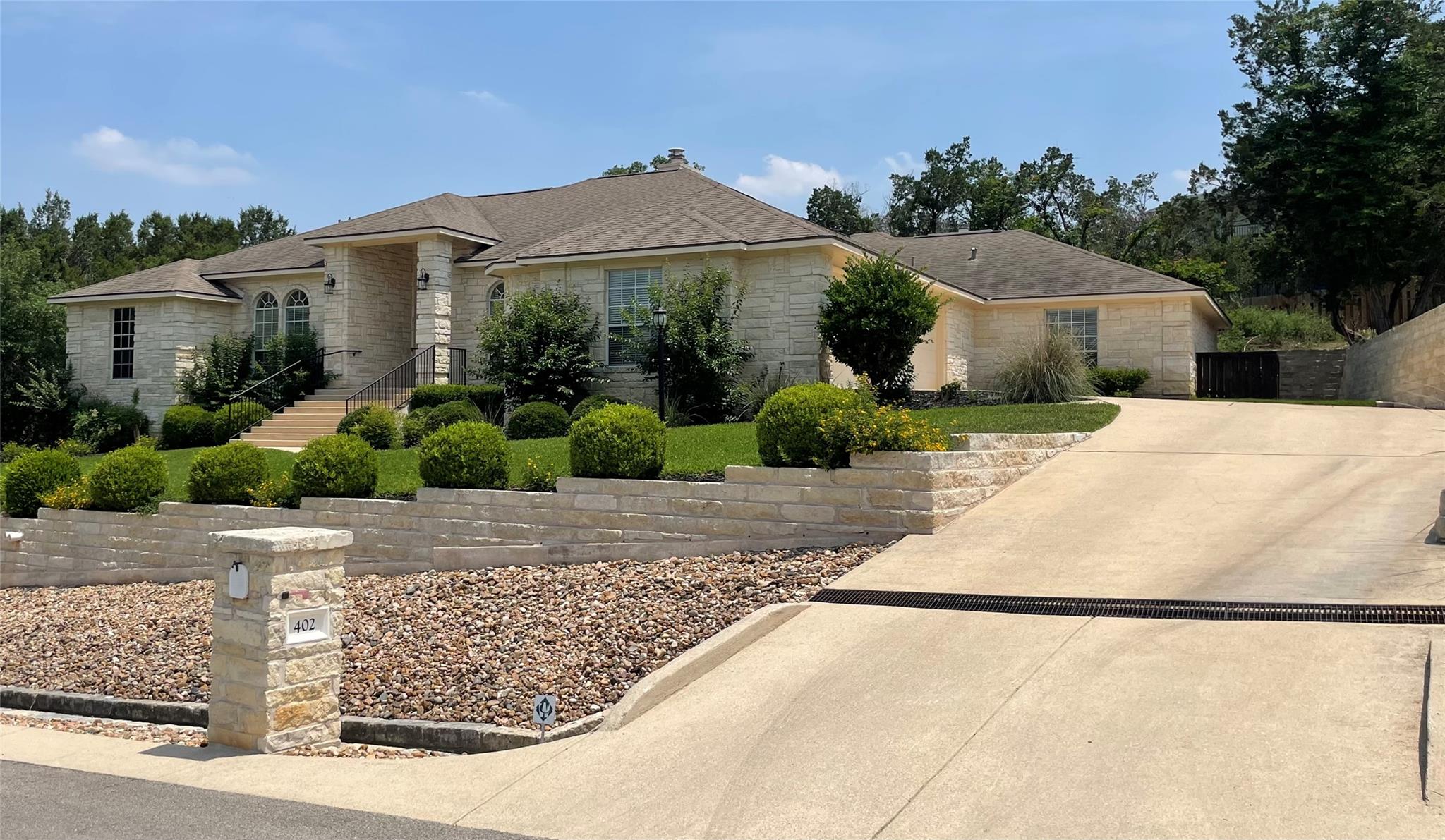 402 Palos Verdes Dr, Lakeway, TX 78734