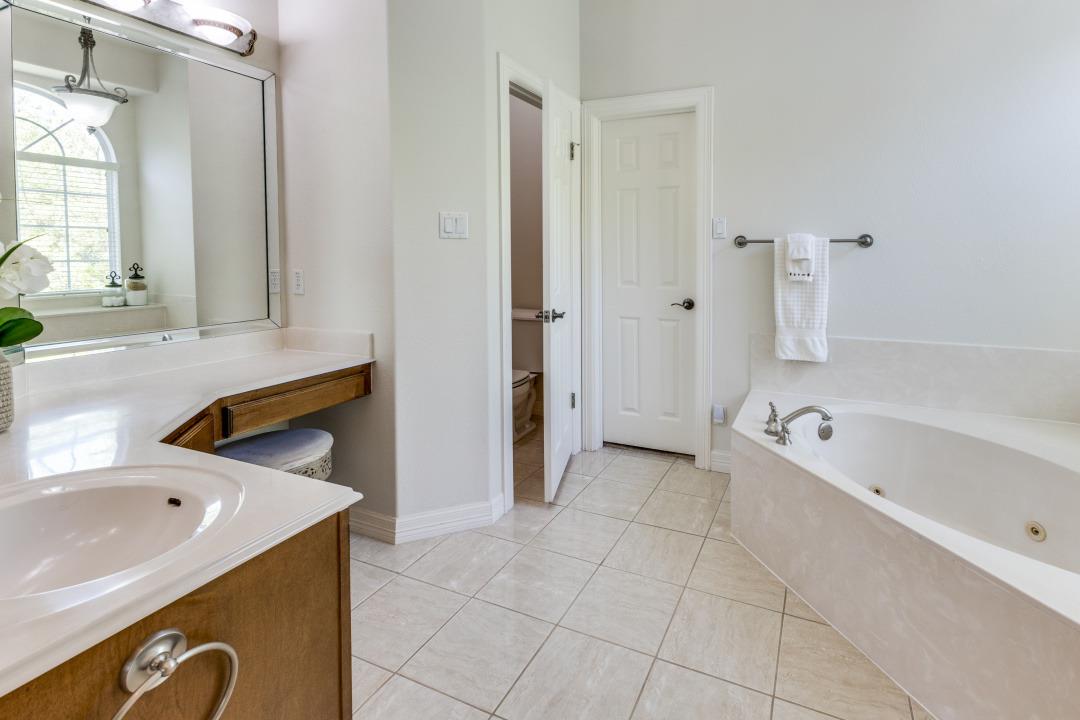 402 Palos Verdes Dr, Lakeway, TX 78734