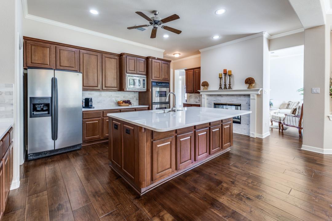 402 Palos Verdes Dr, Lakeway, TX 78734