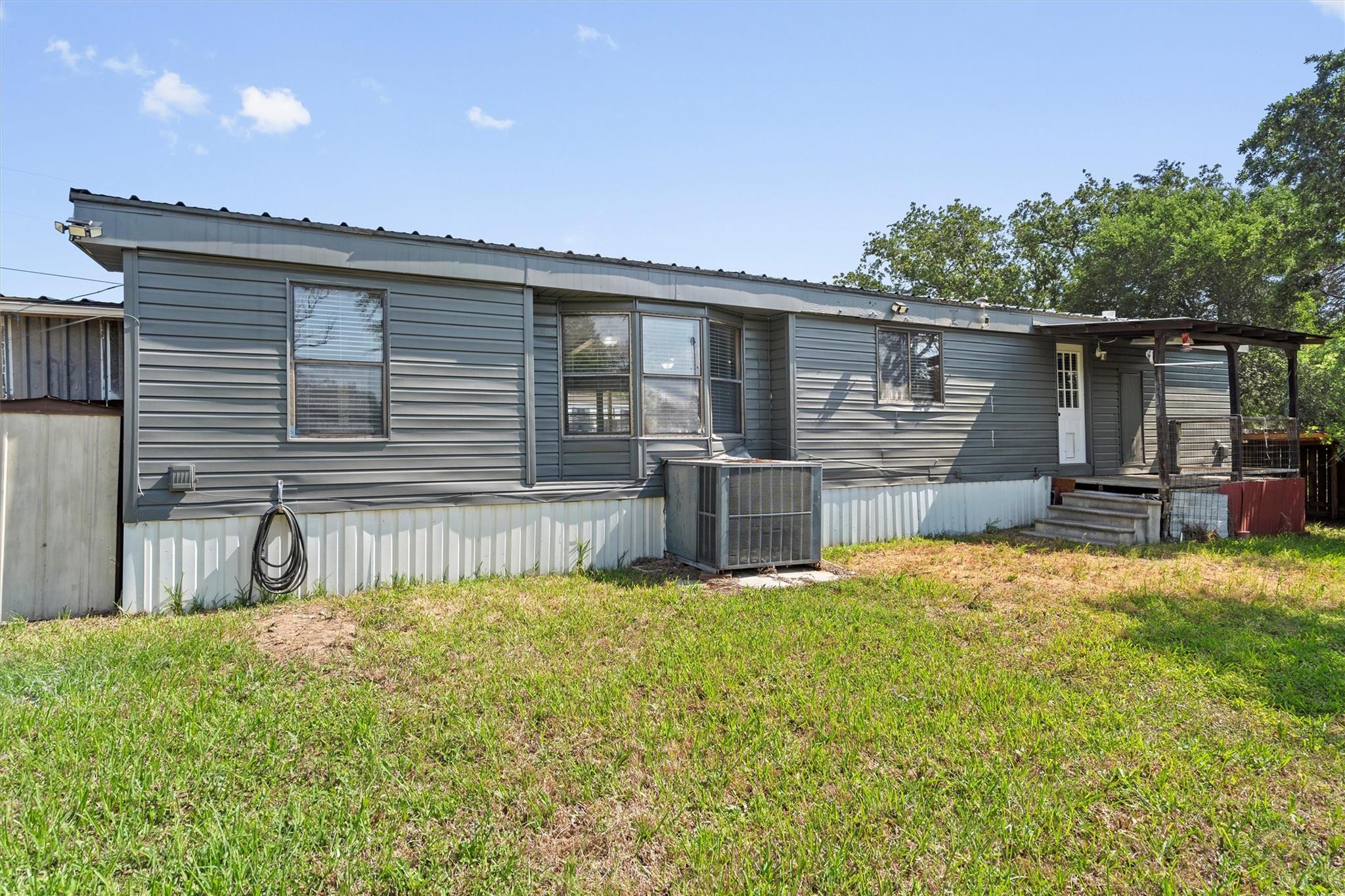 133 Deer Run, Smithville, TX 78957