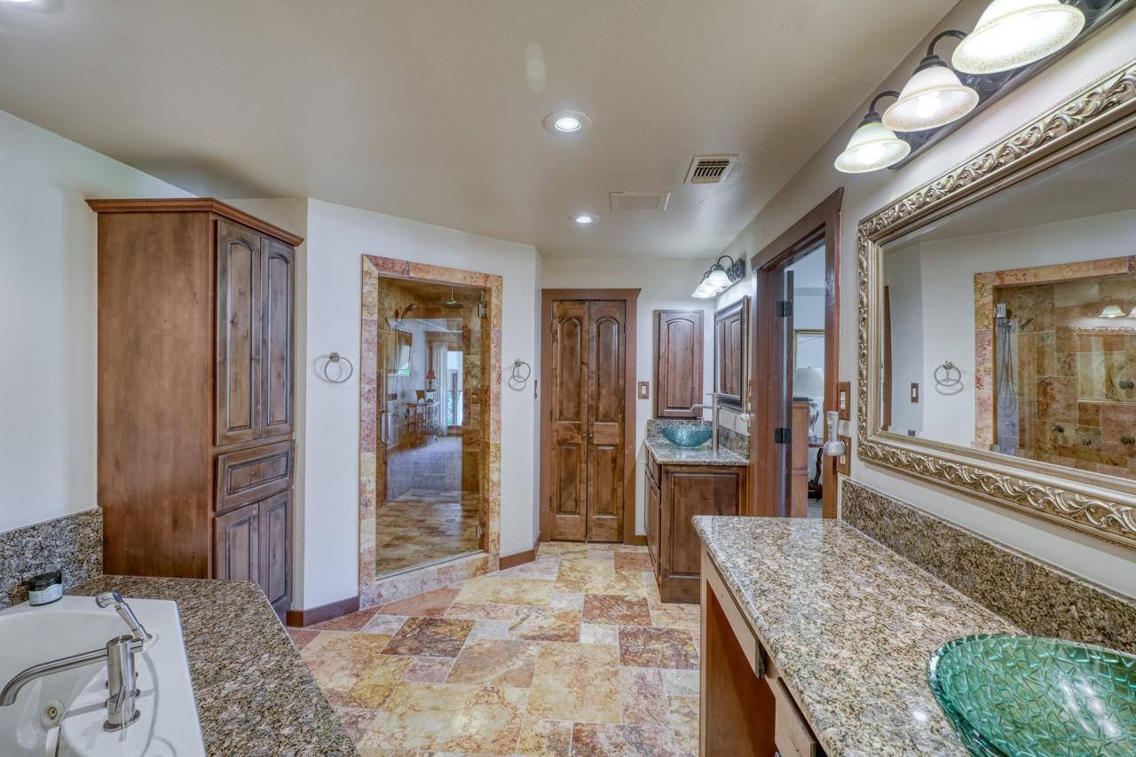 1940 Bluebonnet Ln, Kingsland, TX 78639