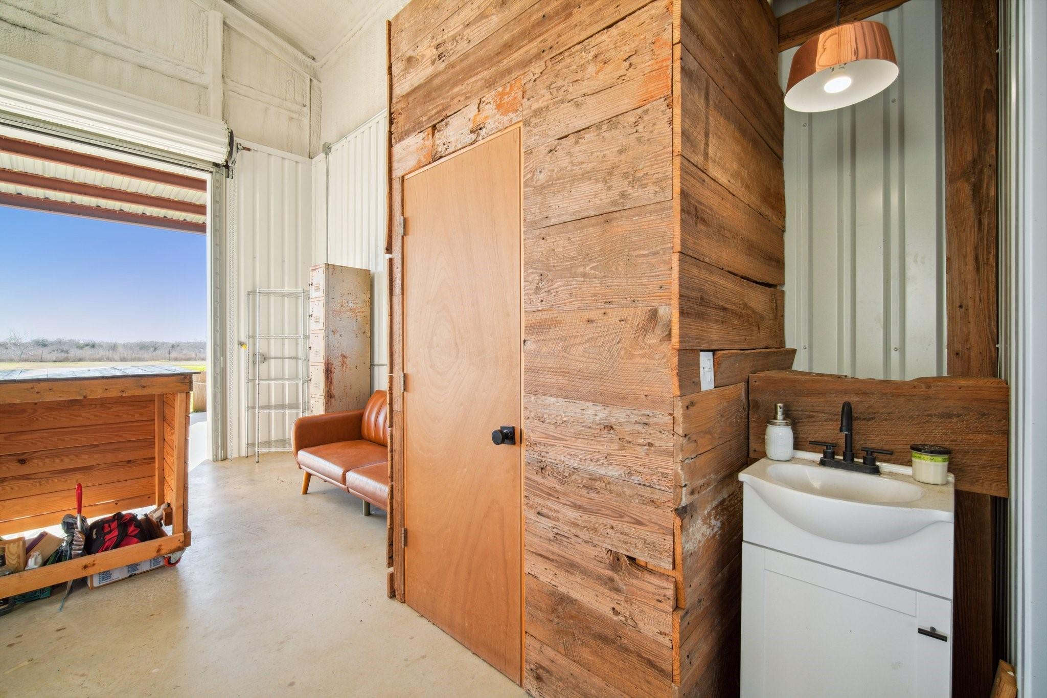 2200 Highway 21 E, Paige, TX 78659