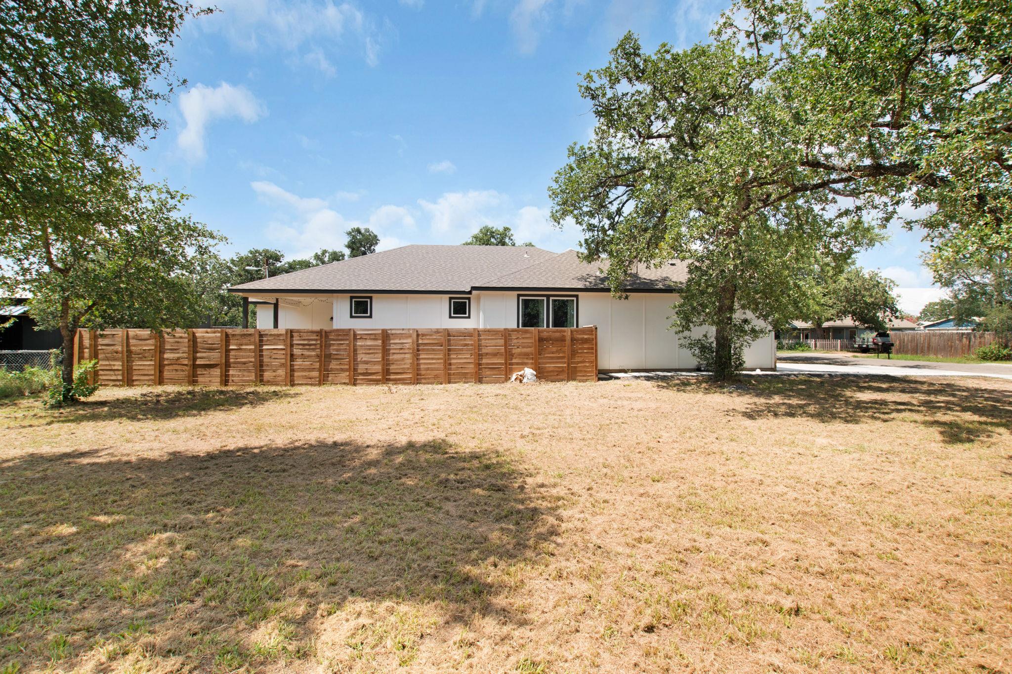 714 Pine Ln, Horseshoe Bay, TX 78657