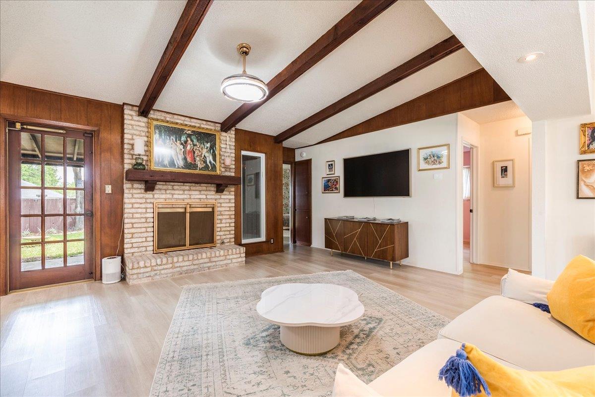 9011 W Pointer Ln, Austin, TX 78758