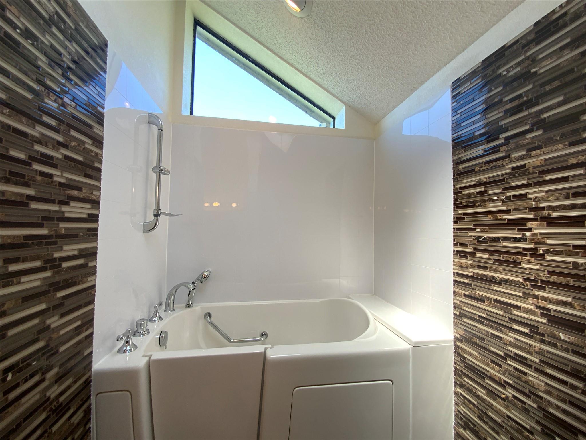 4127 Rockwood Dr, Lago Vista, TX 78645