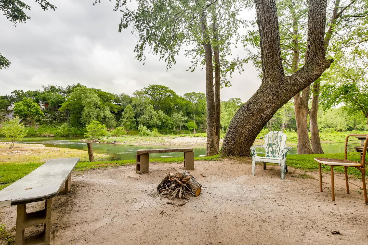 1390 Ervendberg, New Braunfels, TX 78130