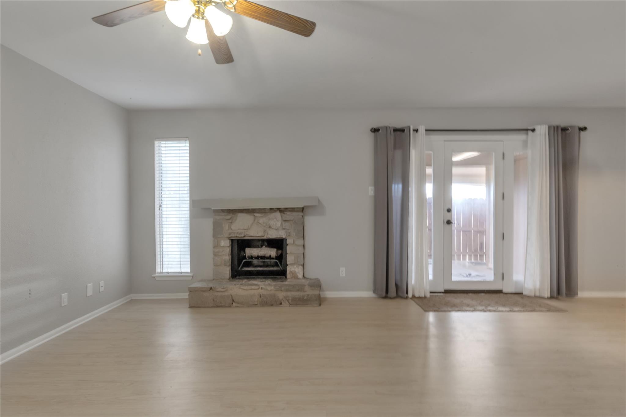1051 Country Club Dr # 20, Seguin, TX 78155