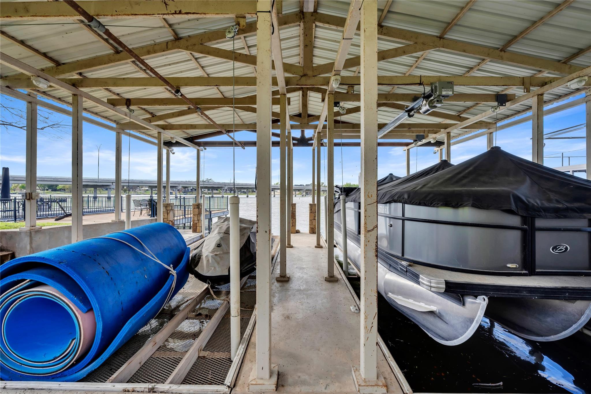 202 Bridgepoint Dr, Kingsland, TX 78639