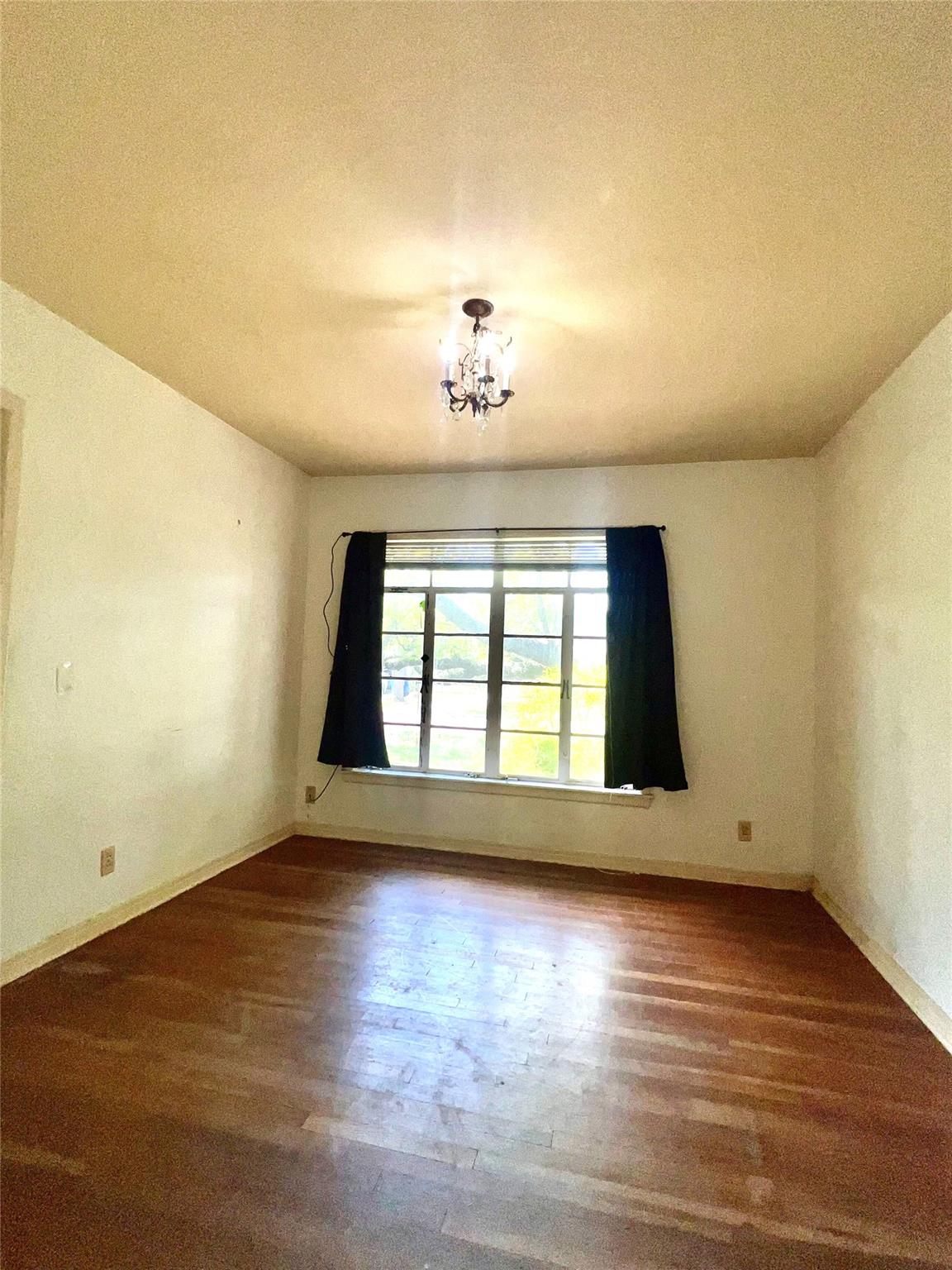 1006 Gilmore St, Taylor, TX 76574