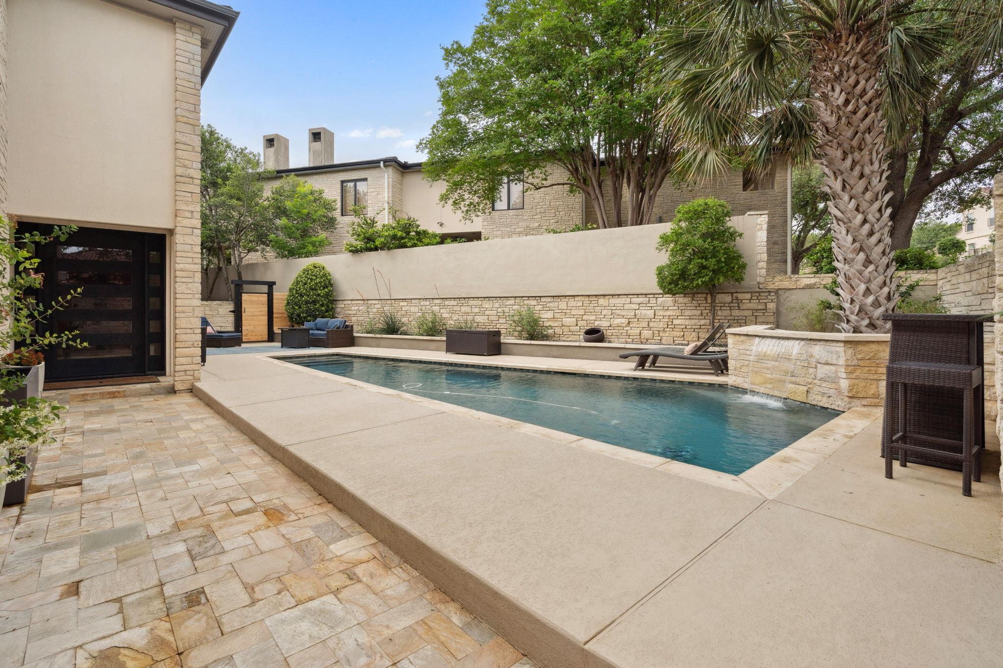 9 Swiftwater Trl, The Hills, TX 78738